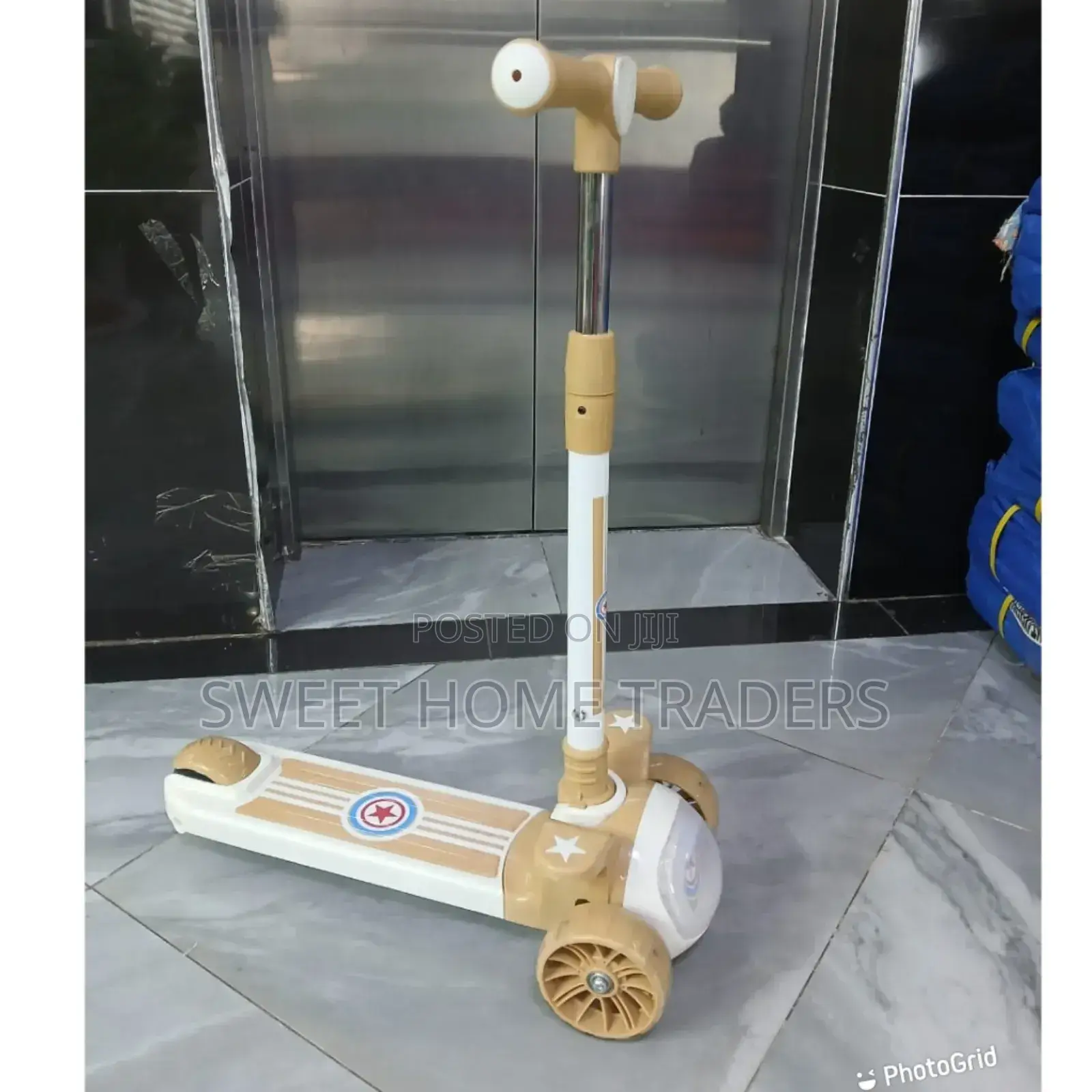 Adjustable Scooter 
With Melody/Light Baudge