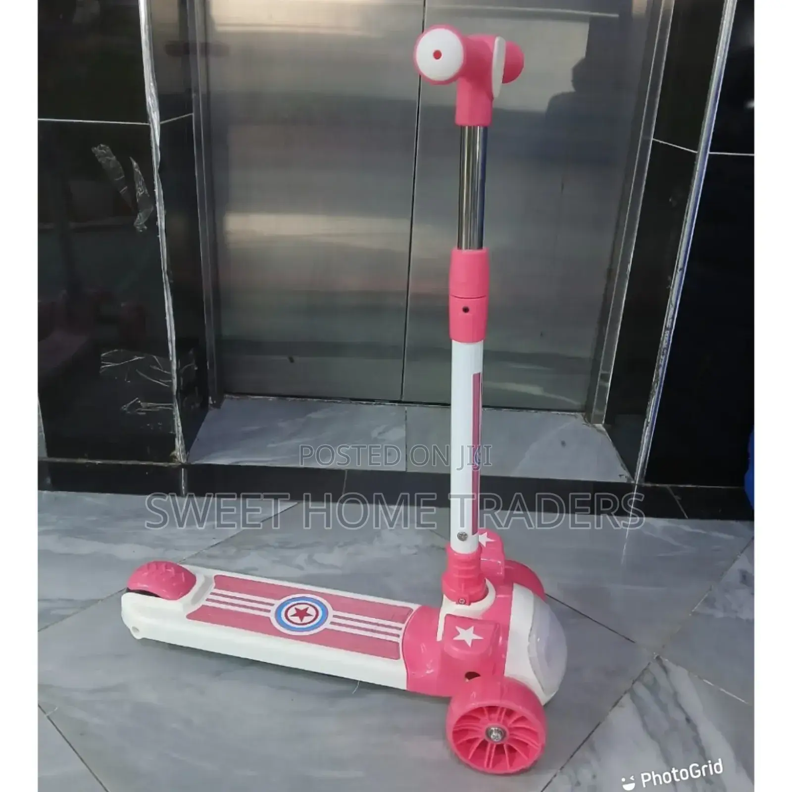 Adjustable Scooter 
With Melody/Light Red