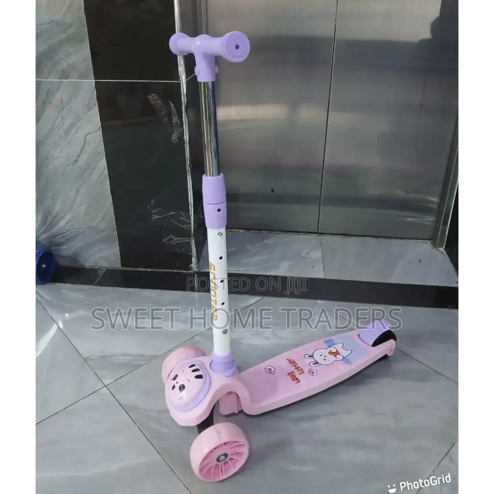 Adjustable Scooter 
With Melody/Light 
Pink