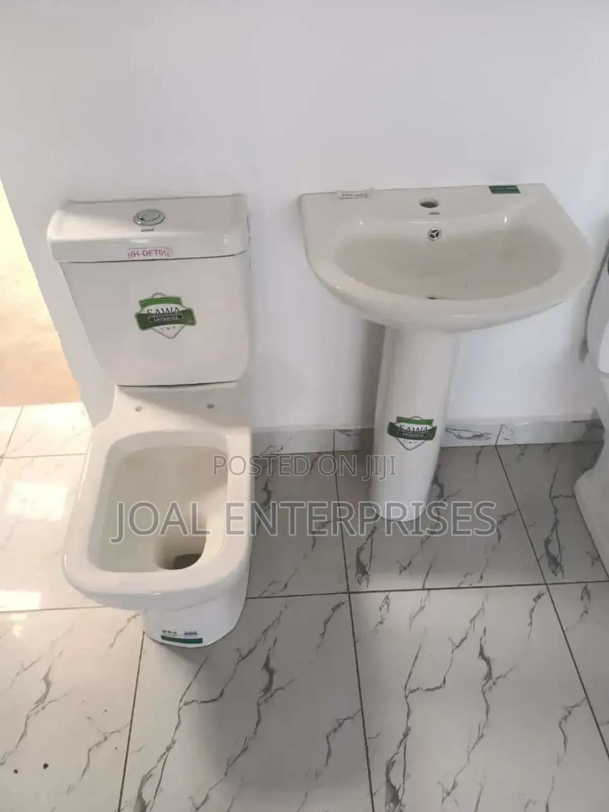 Close Full Set Couple Toilet