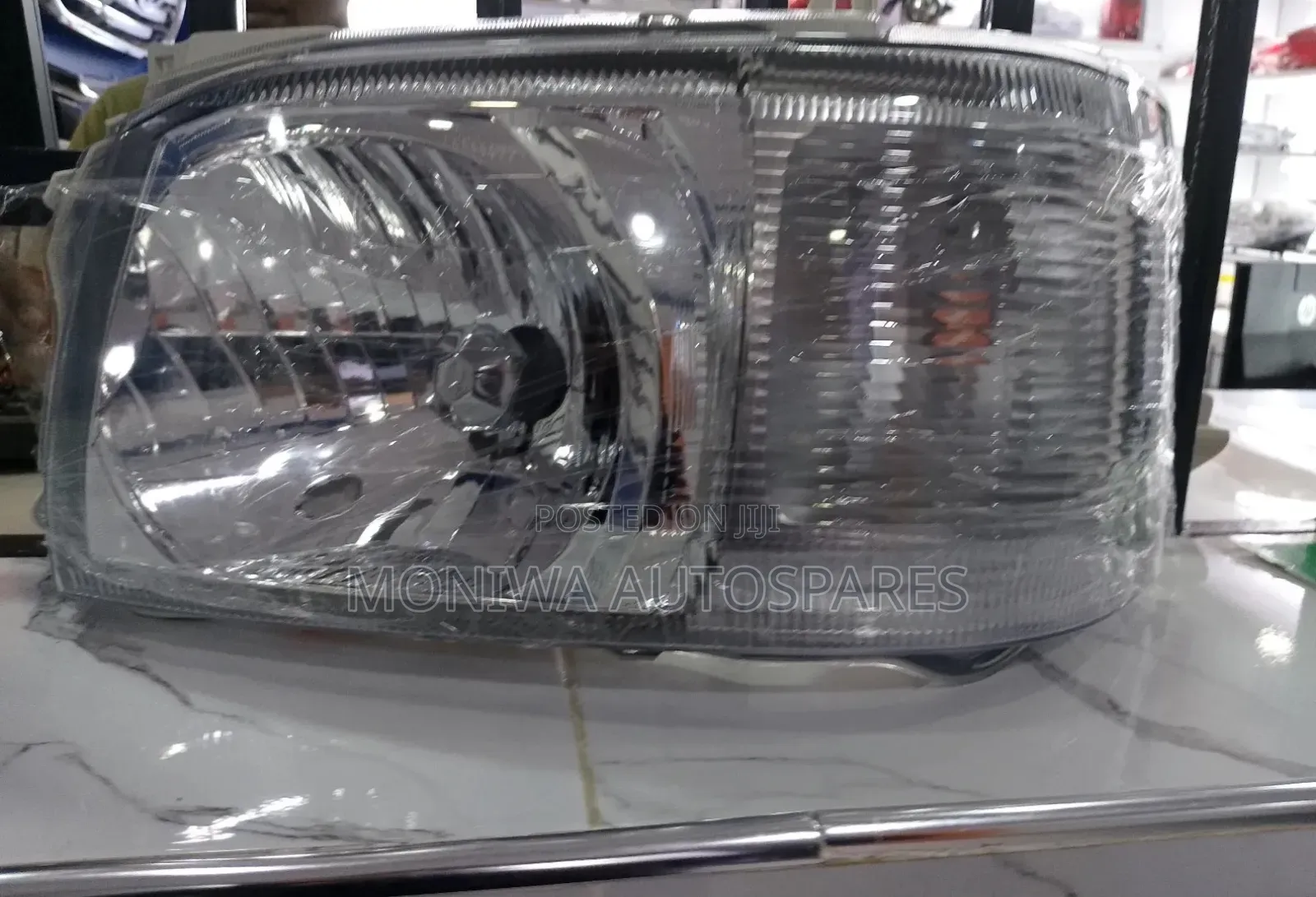 Headlamp Toyota Hiace 7L 2005