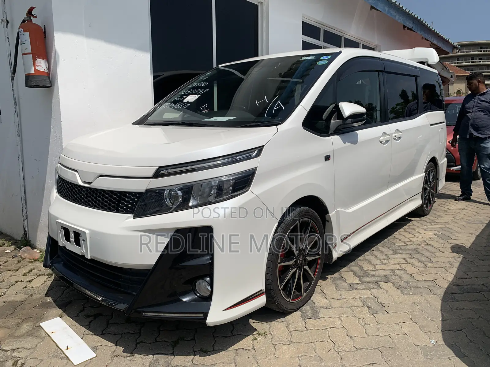 Toyota Noah 2.0 AWD (6 Seater) 2018 White