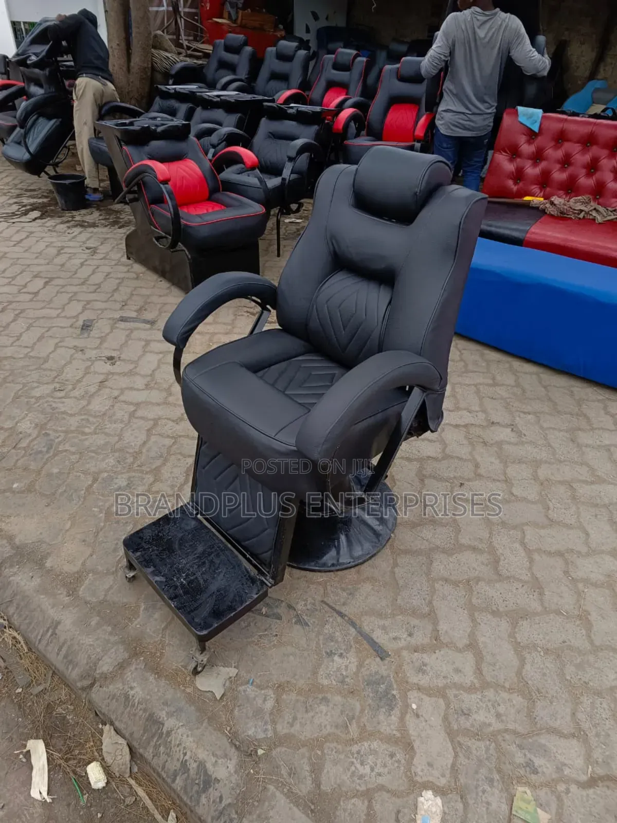 Executive Black Barbershop Seat