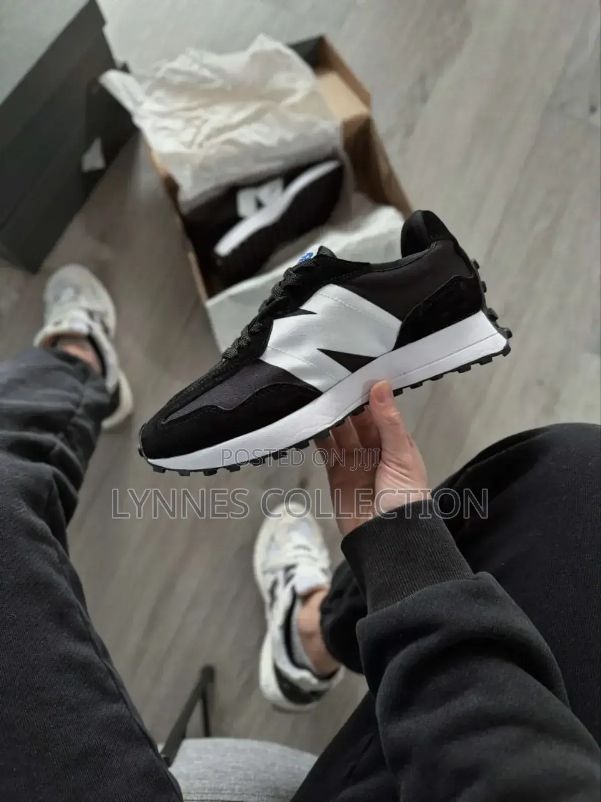 New Balance 327
