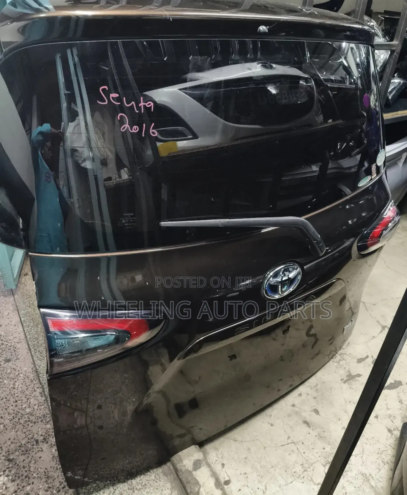 Toyota Sienta Boot