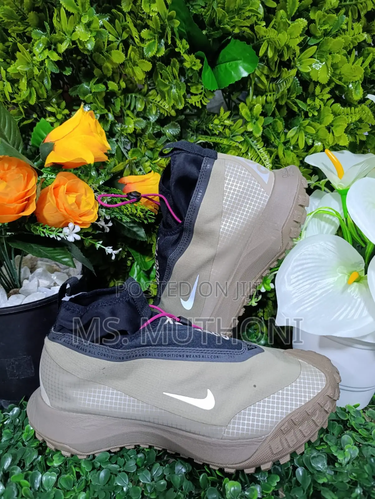 Trainers ;Nike ACG Low M.Fly Goldrex