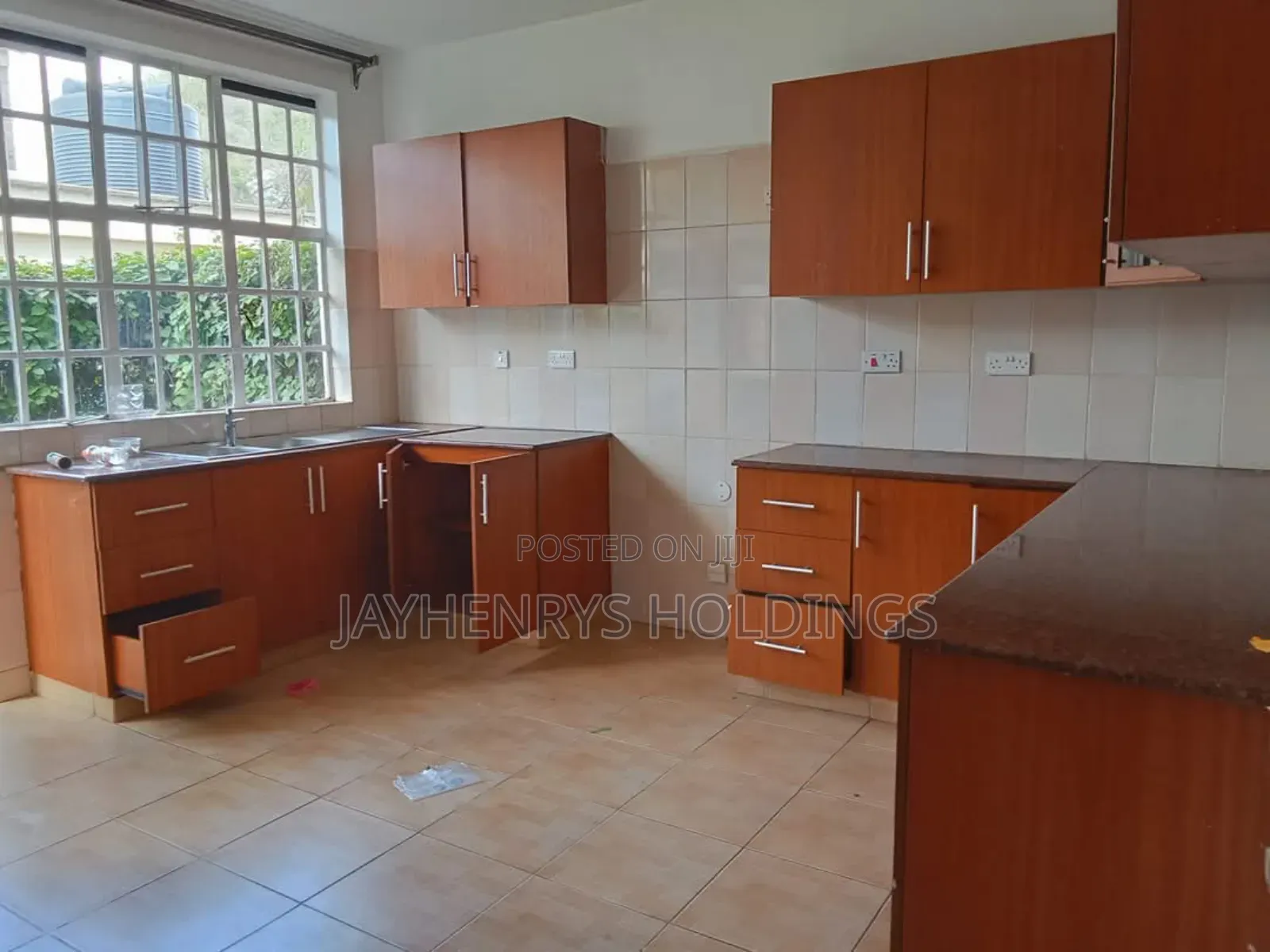 5bdrm House in Garden Estate, Roysambu for rent