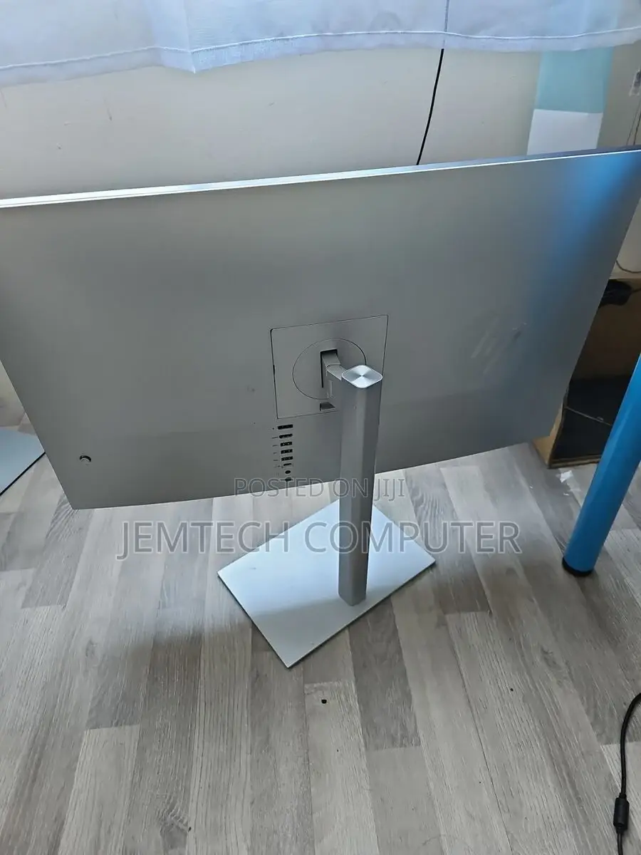 HP U32 31.5" HDR Monitor, Height/Swivel/Tilt/Pivot Adjust