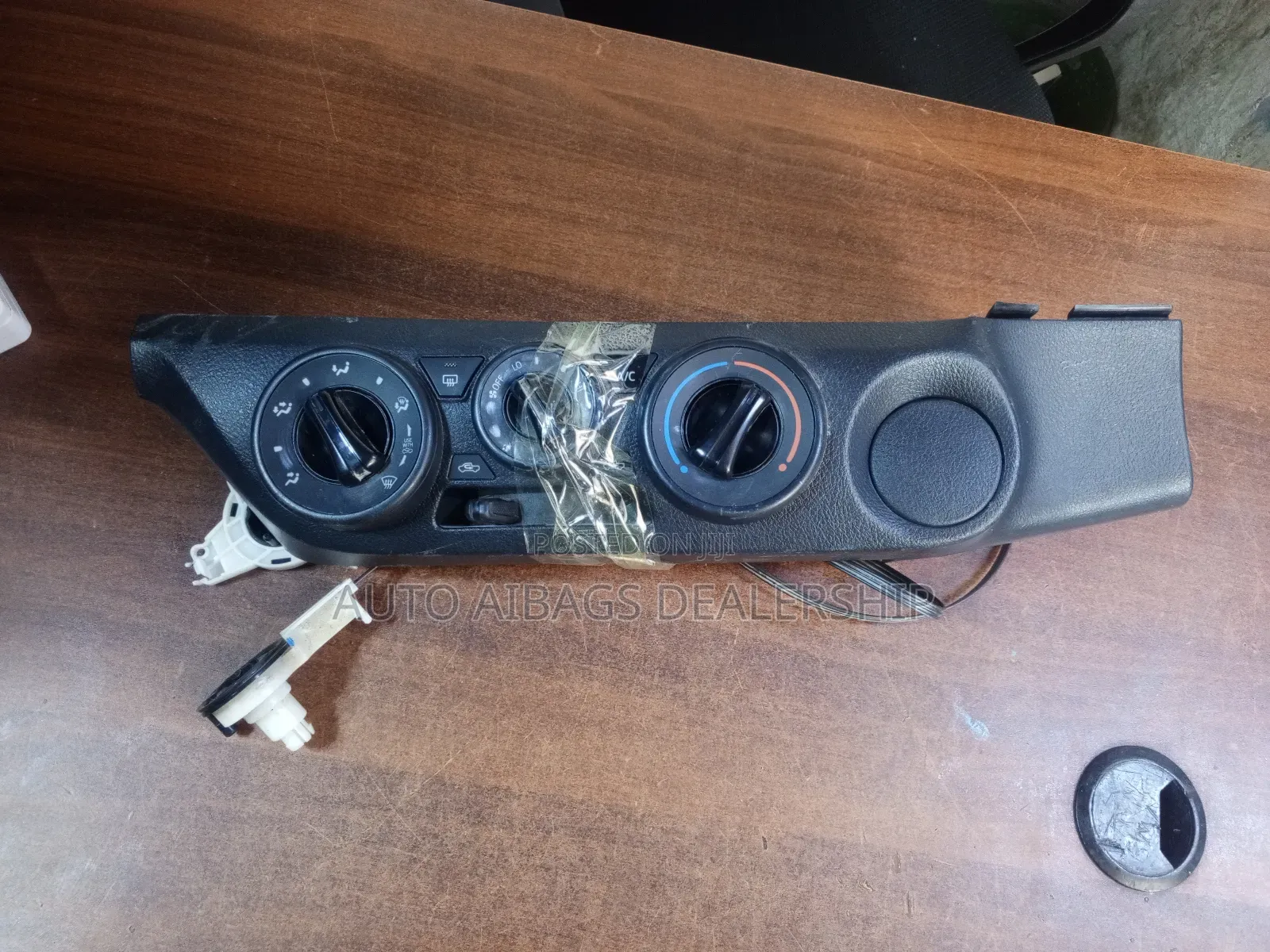 A/C Controller Hilux Revo.