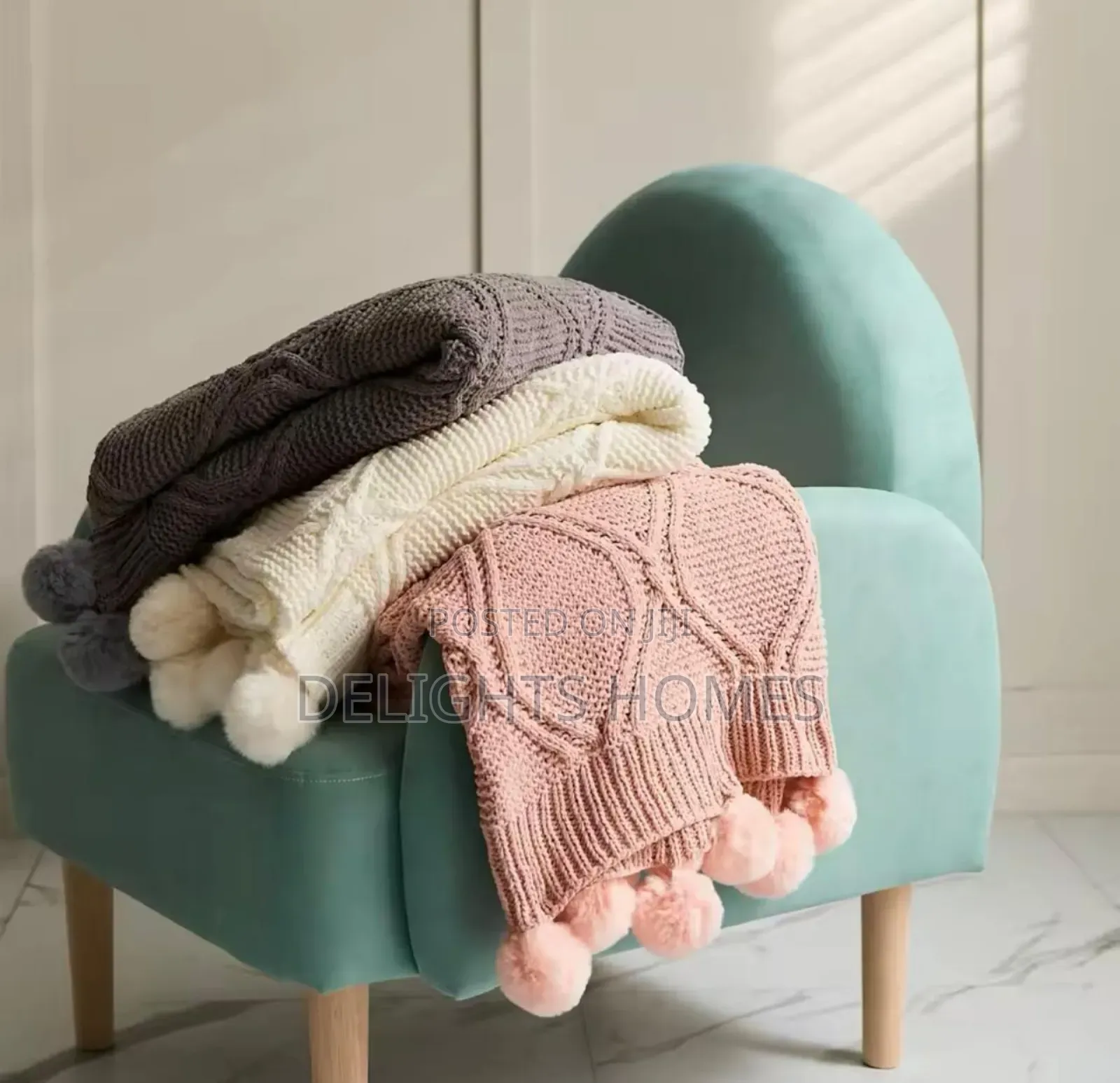 Knitted With Pom Pom Fringe Form*Alp