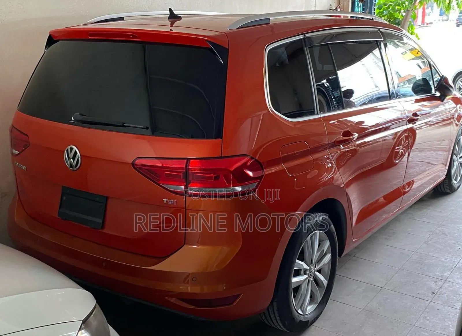 Volkswagen Touran 2017 Orange