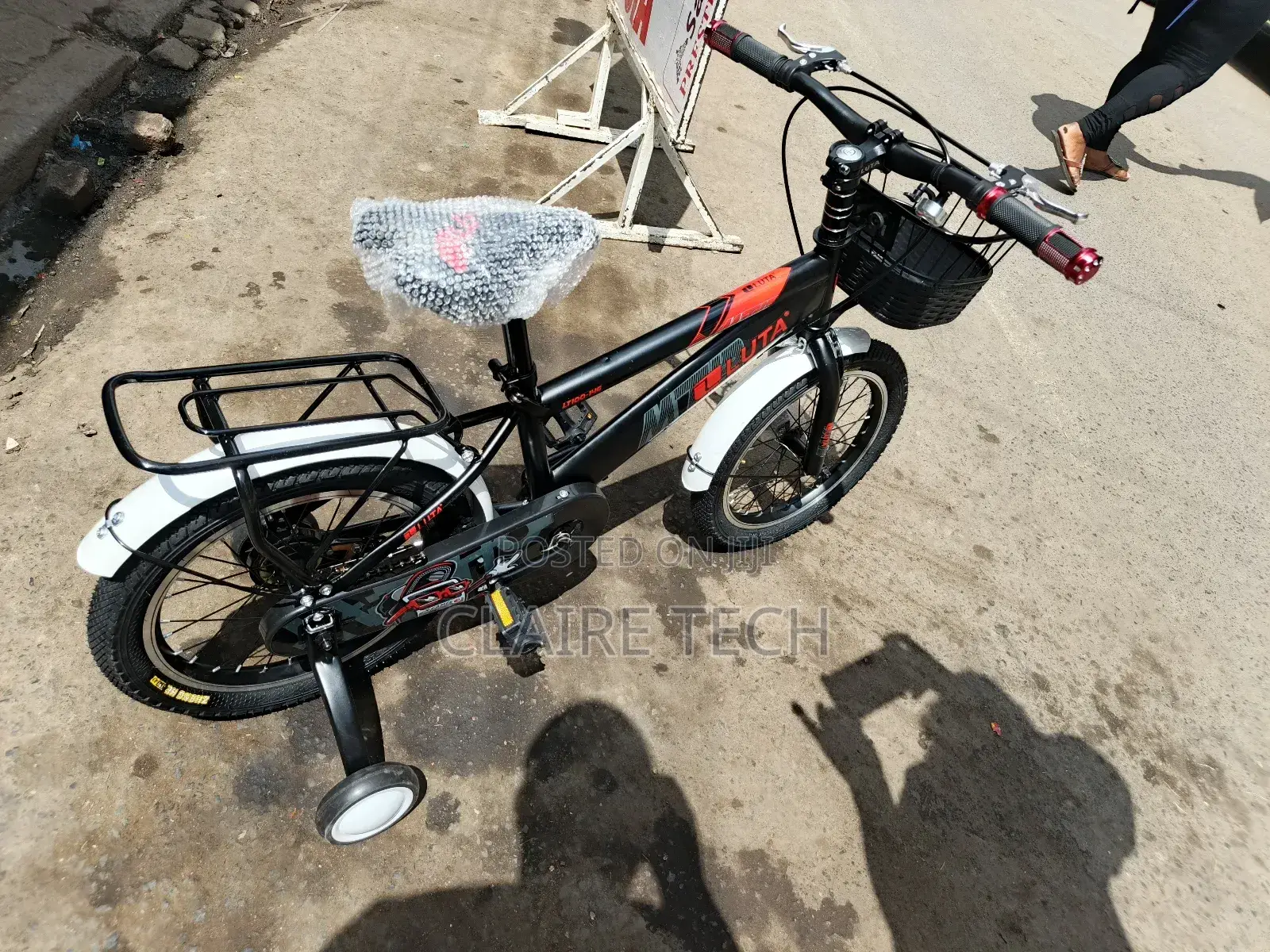 Kids Bicycle Size 16 Luta