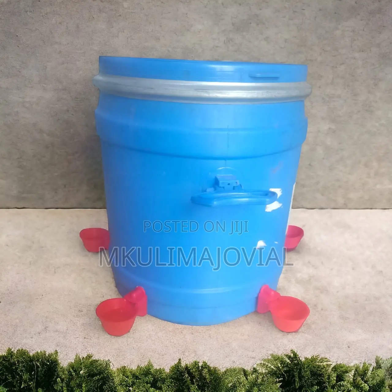 Blue 40 LTRS Bucket Automatic Cups