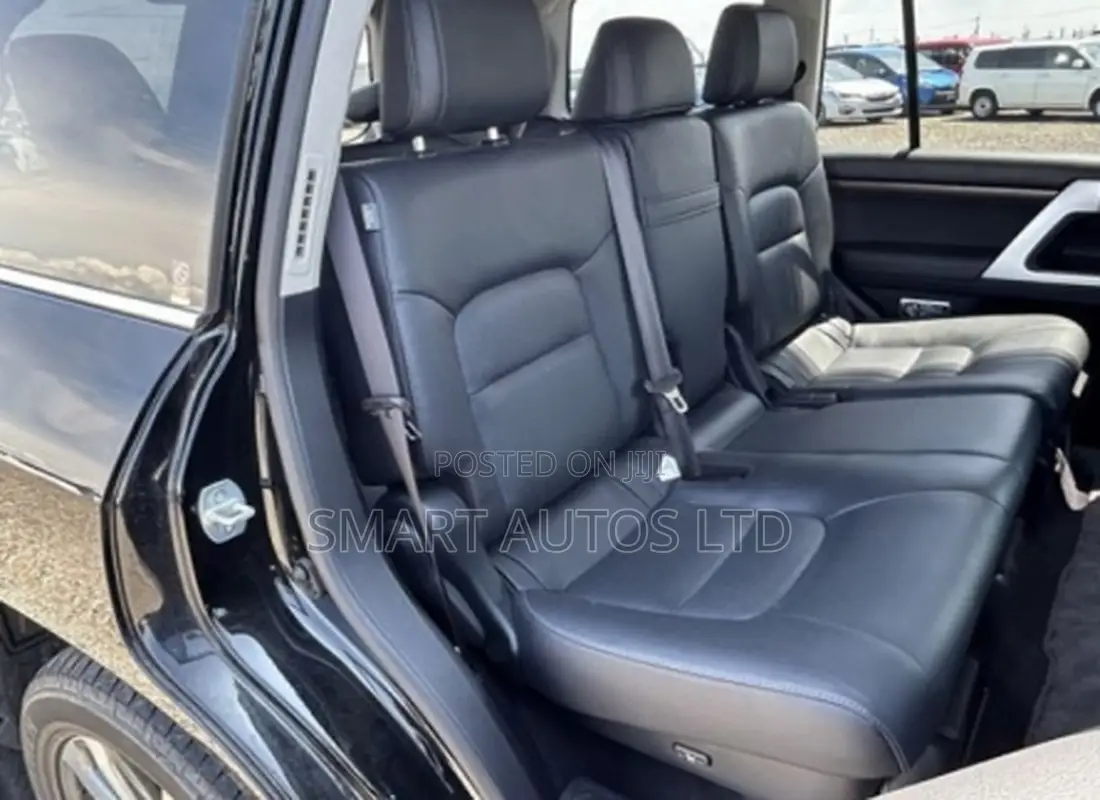 Toyota Land Cruiser 4.6 V8 ZX 2017 Black