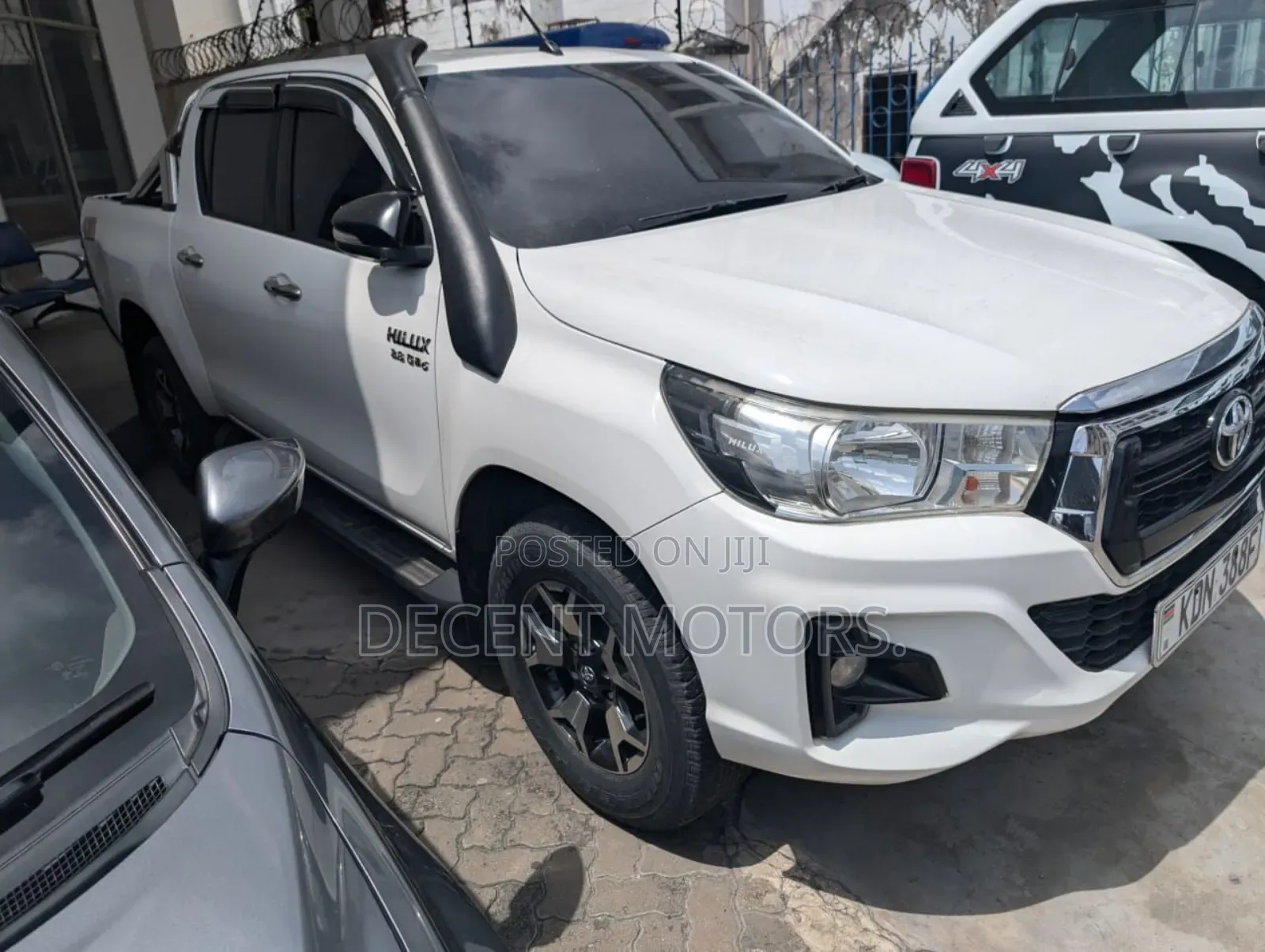Toyota Hilux SR5 4x4 2018 White