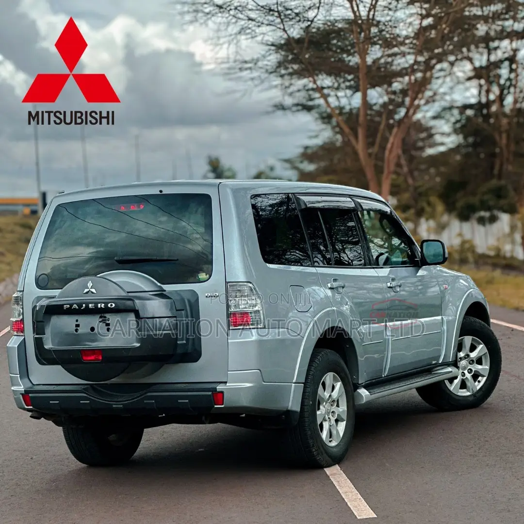 Mitsubishi Pajero 2016 Silver