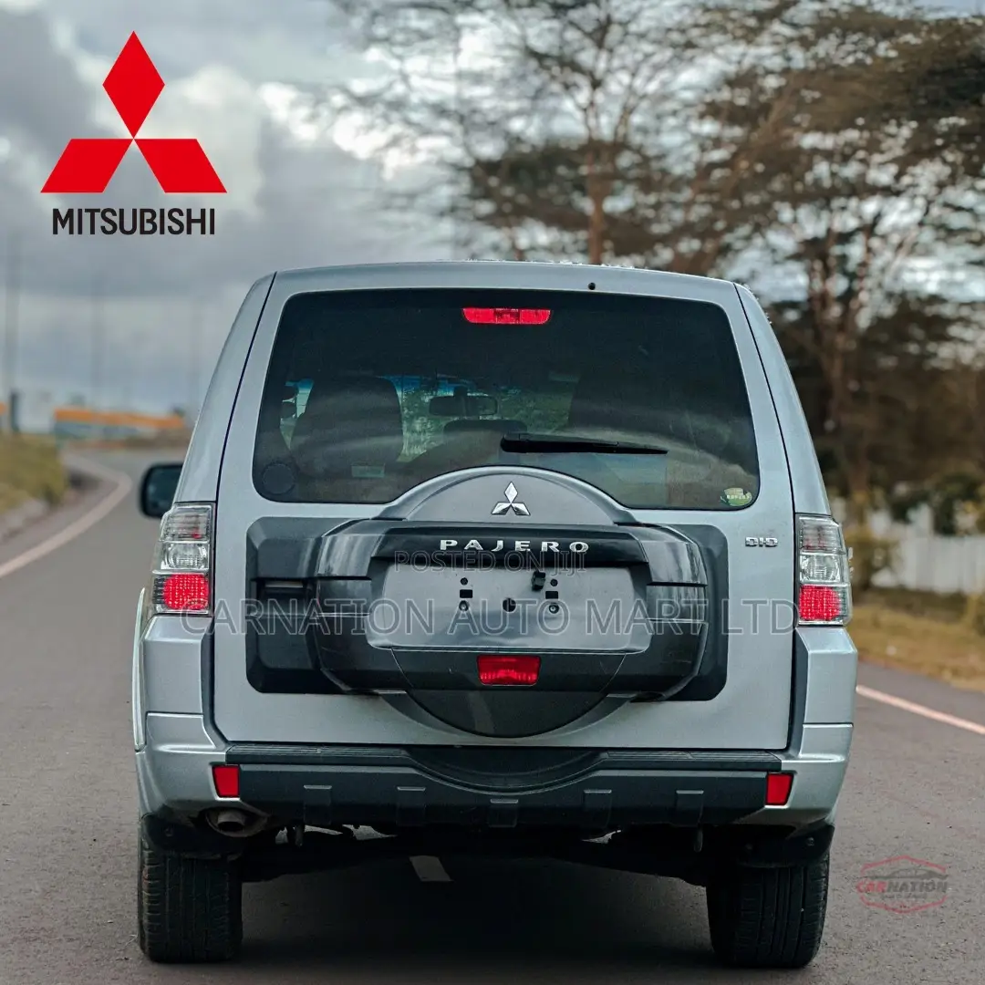 Mitsubishi Pajero 2016 Silver