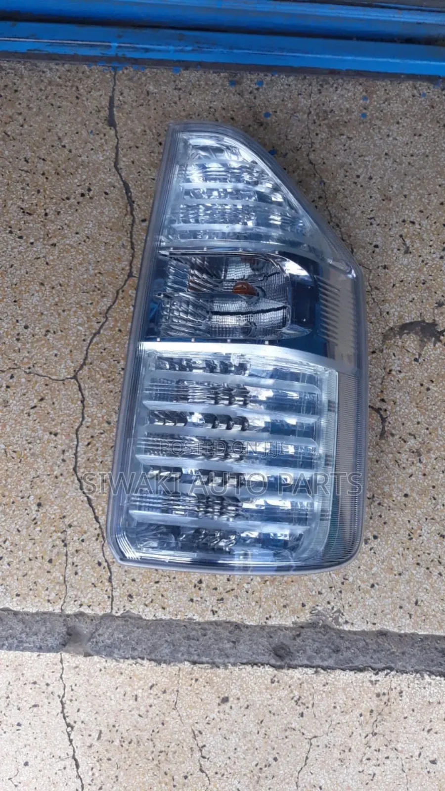 Noah 2008 Taillight Clear