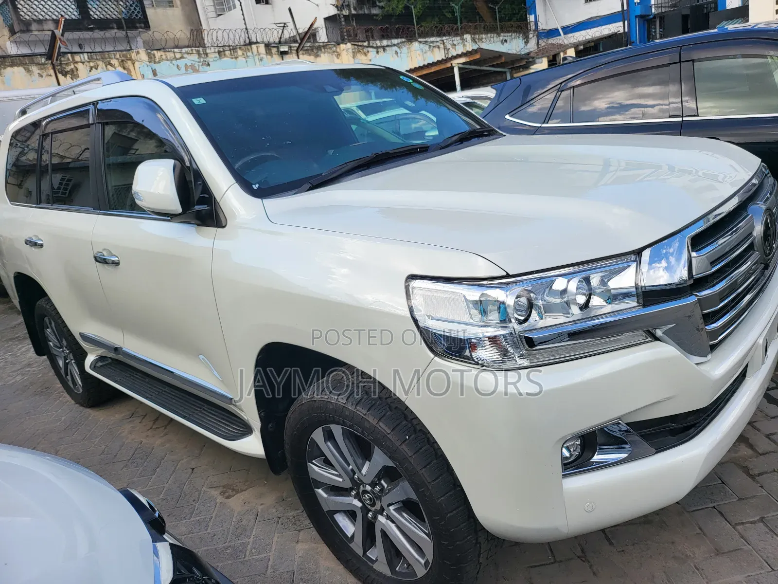 Toyota Land Cruiser 2017 White