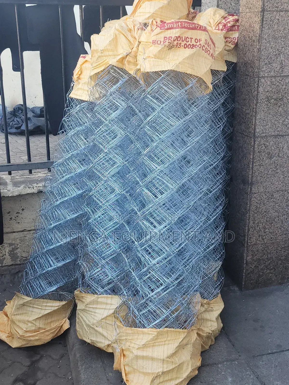 Barbed-Edge Galvanized Mesh