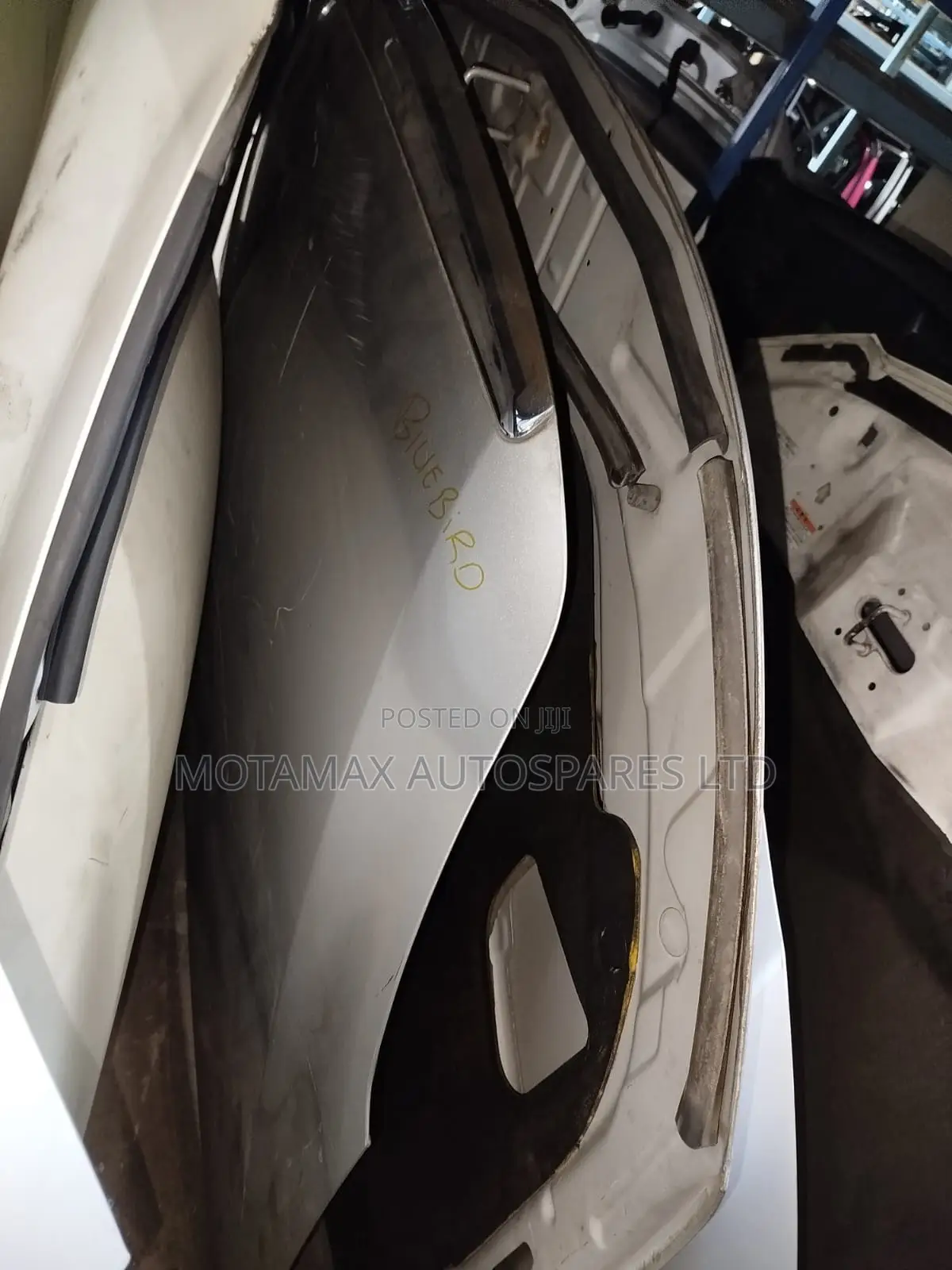 Nissan Bluebird Bonnet