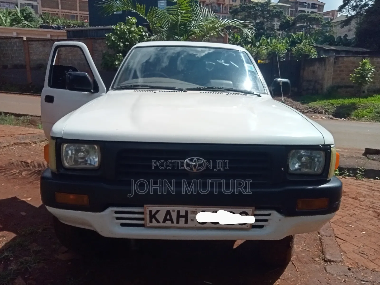 Toyota Hilux 1998 White