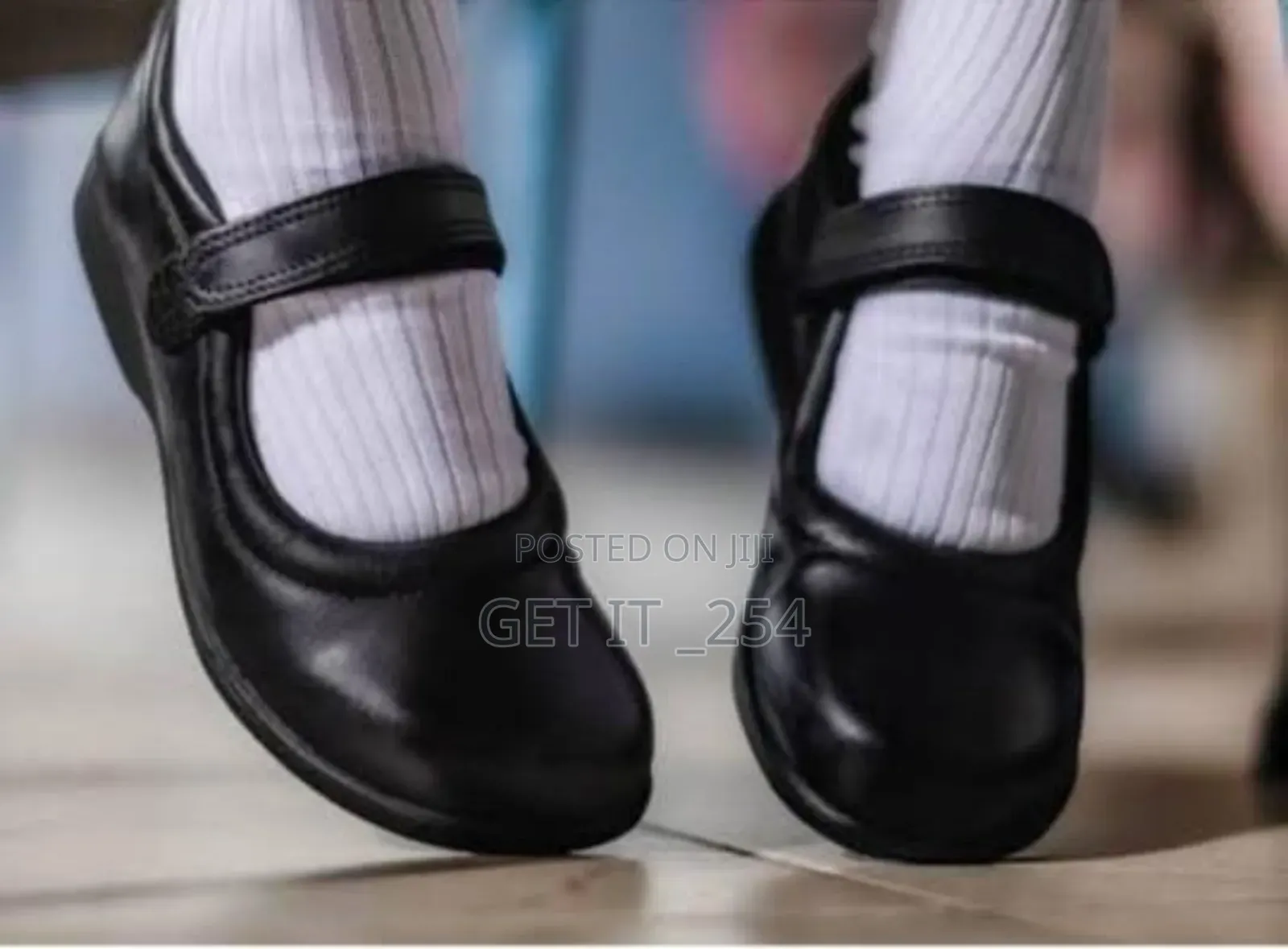 *Zuri Girls Velcro/ Buckle*

Genuine Leather /Rubber Sole