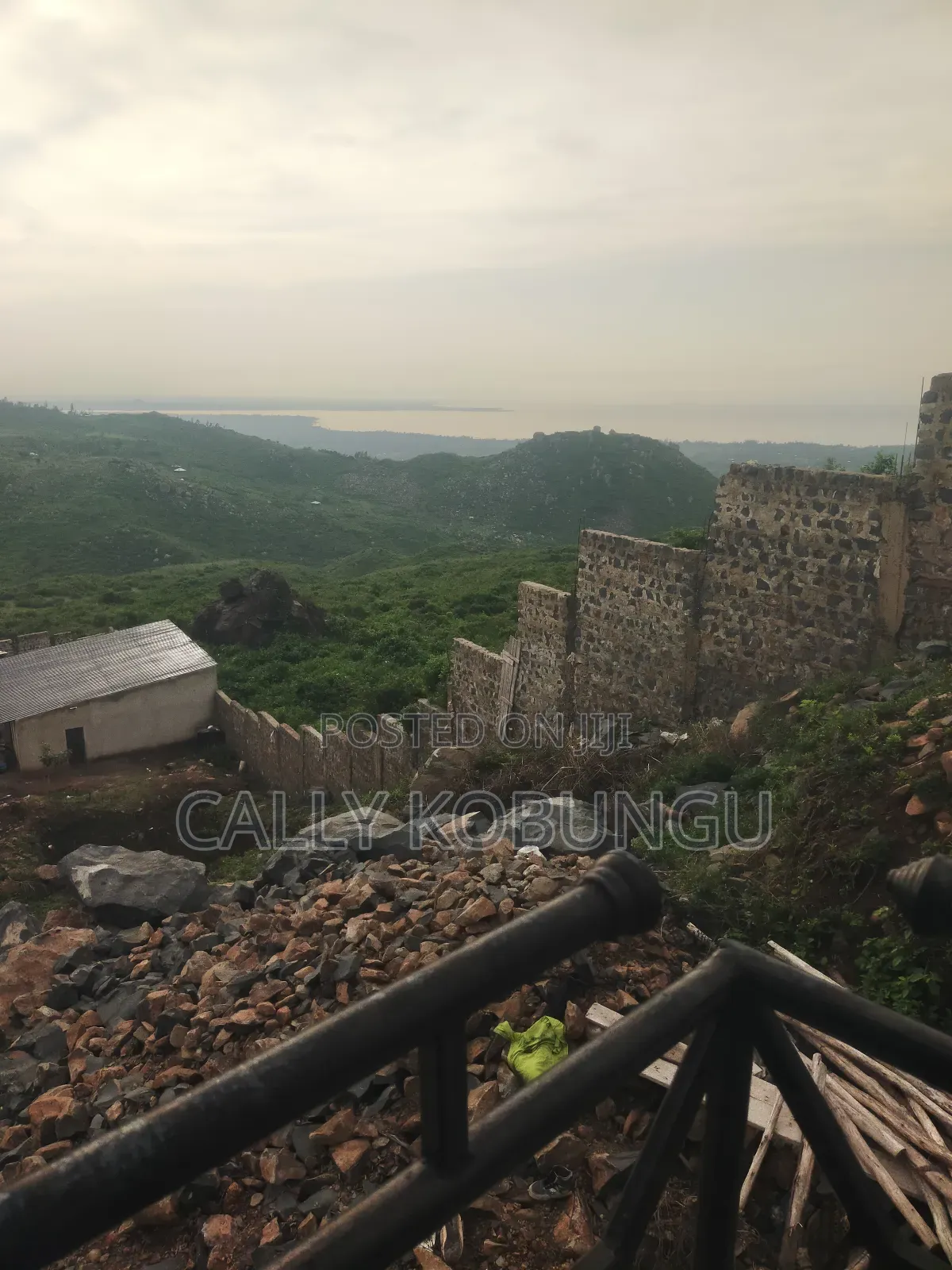 7bdrm House in Kapuonja for sale
