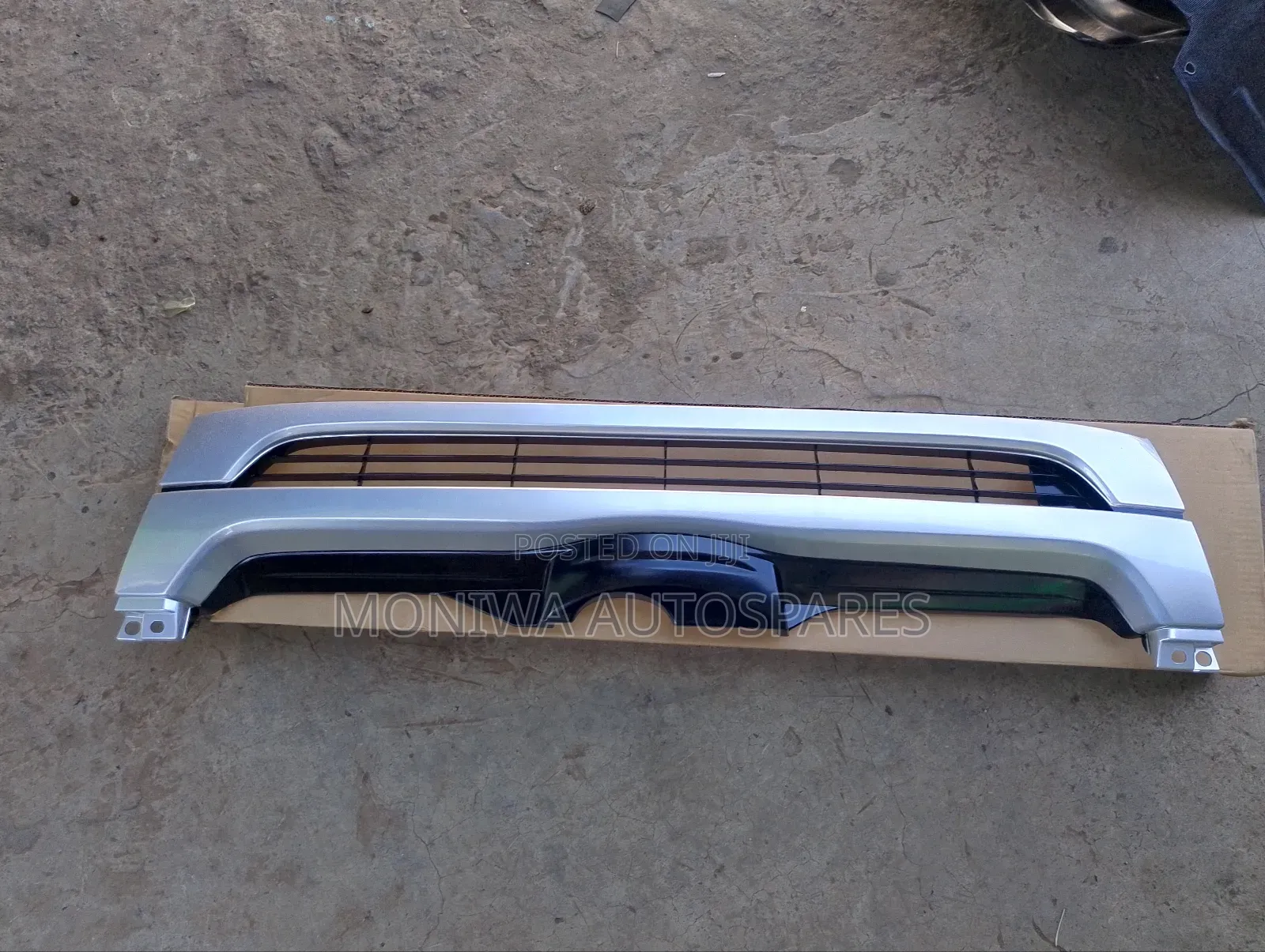 Front Grill Toyota Hiace Shark 5l