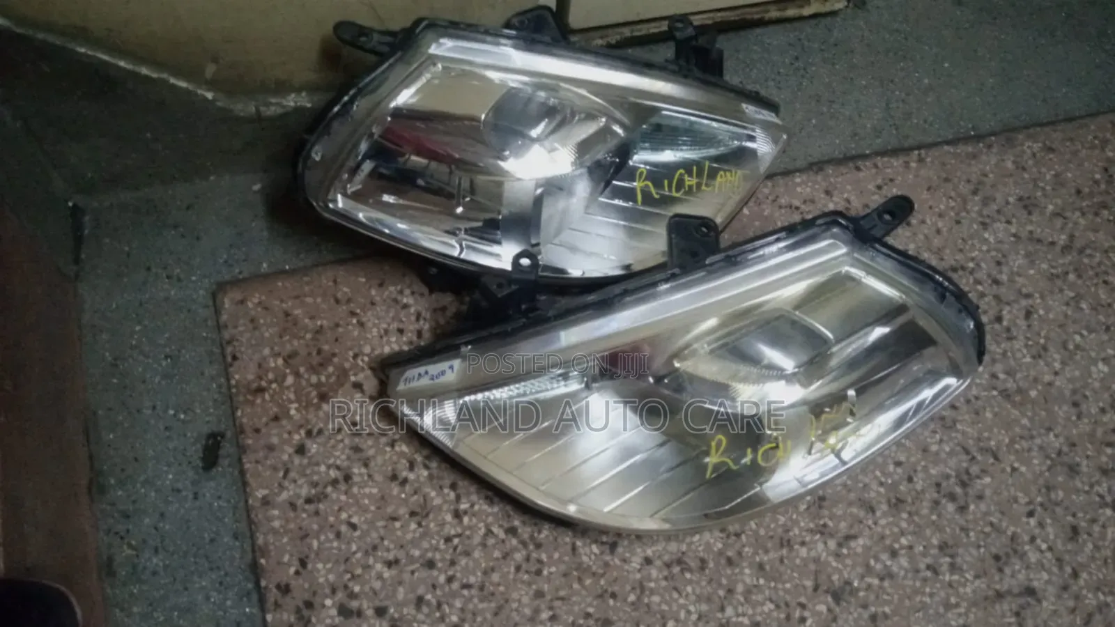 Headlamp Nissan Tiida