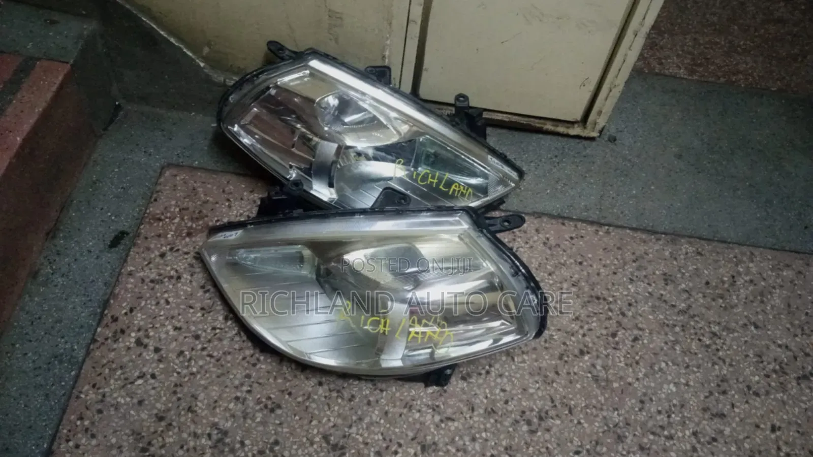 Headlamp Nissan Tiida