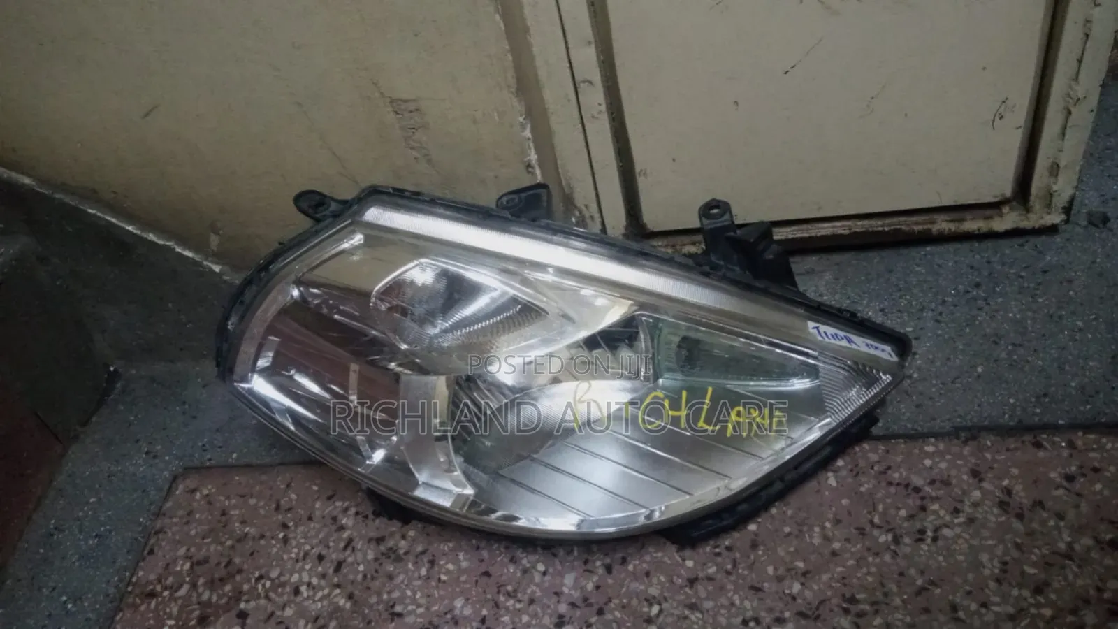Headlamp Nissan Tiida