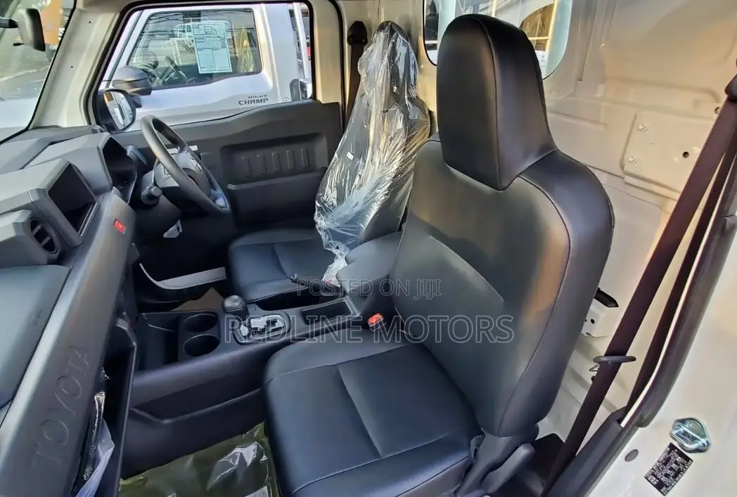 Toyota Hilux 2024 Off white