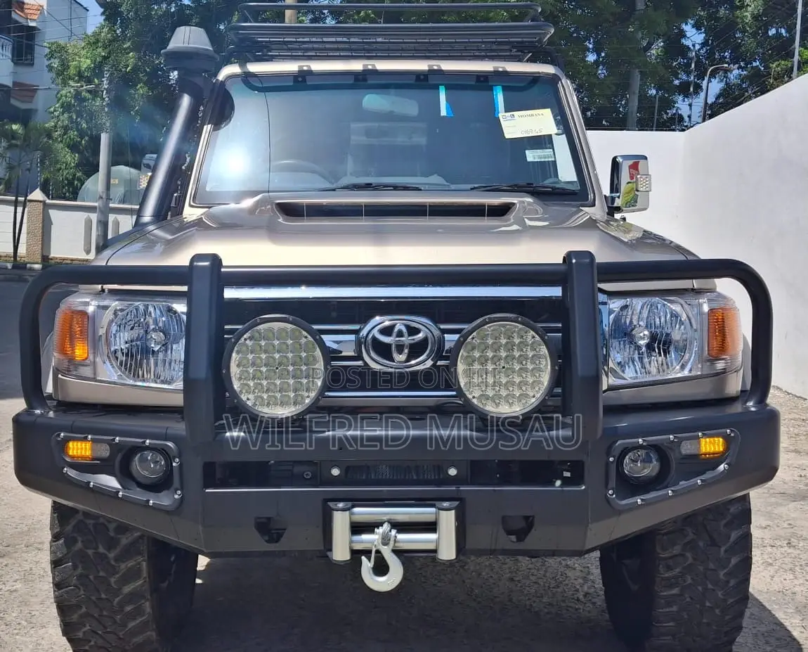 Toyota Land Cruiser 2023 Gold