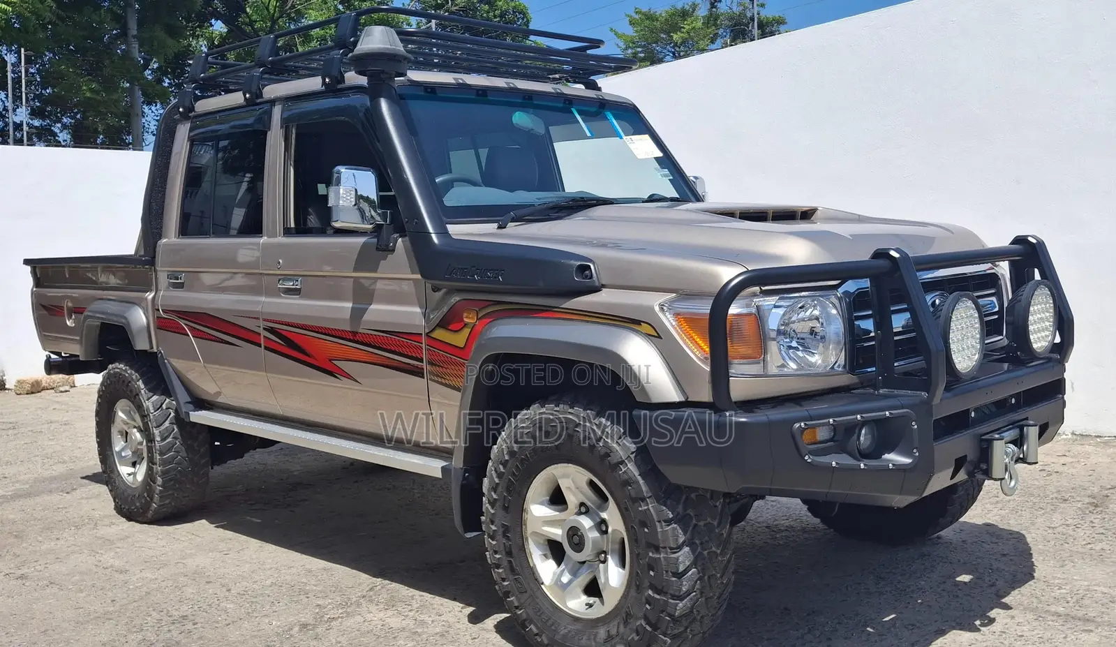 Toyota Land Cruiser 2023 Gold