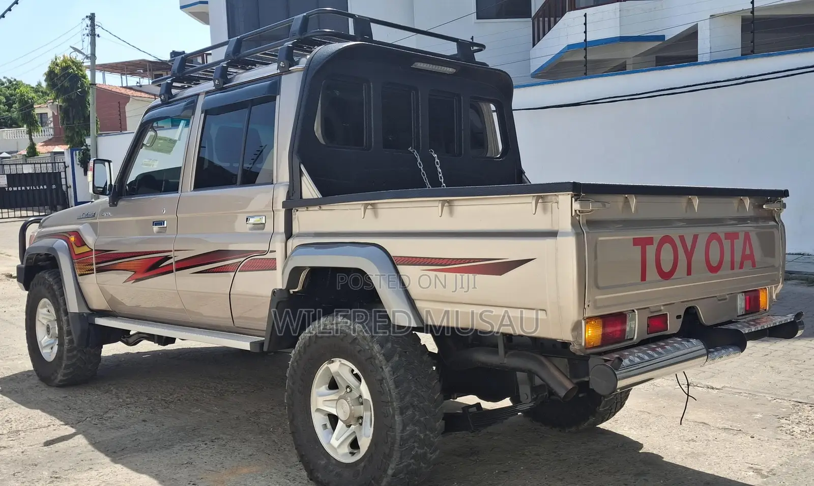 Toyota Land Cruiser 2023 Gold