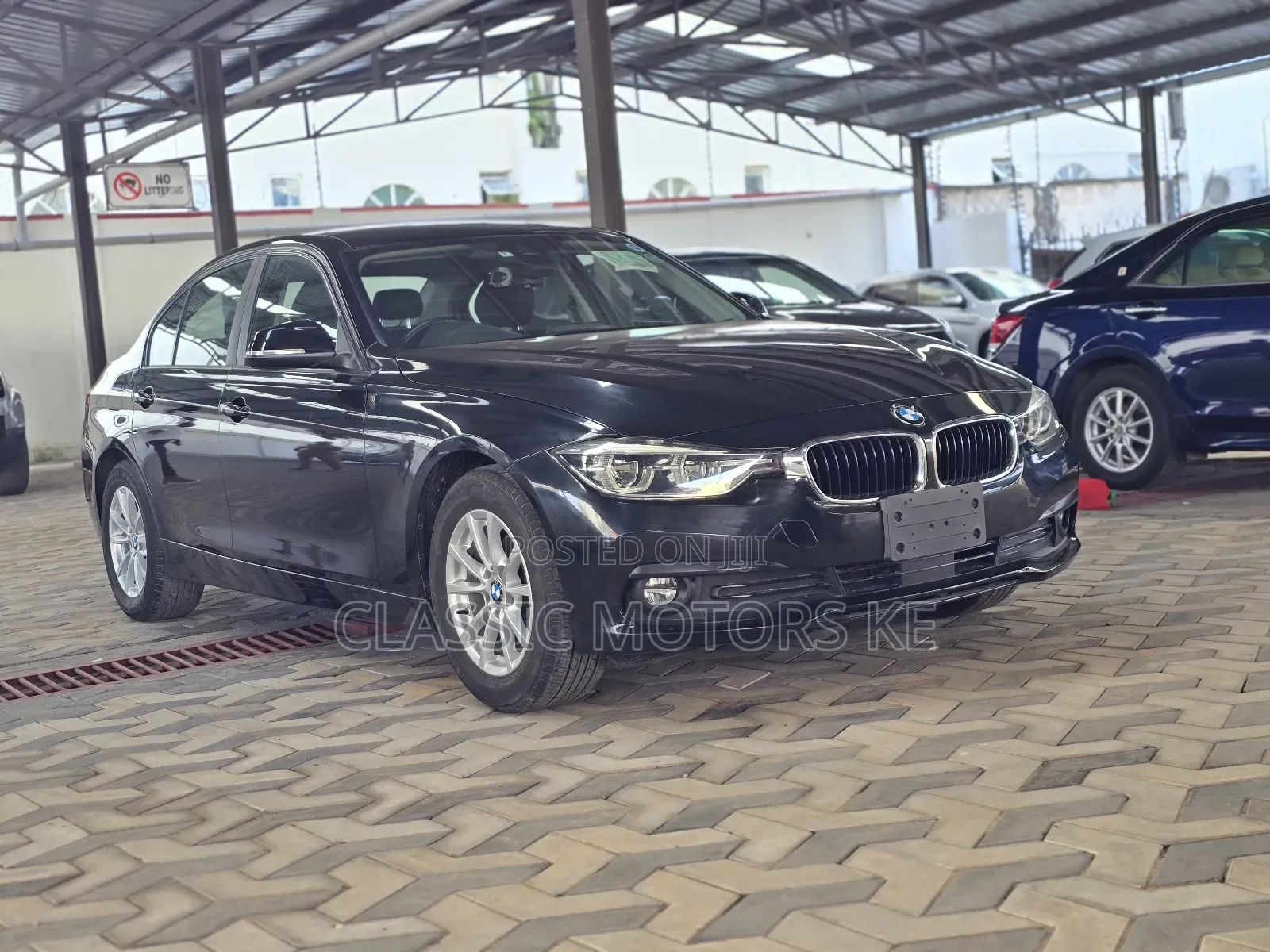 BMW 320i Sedan RWD 2017 Black