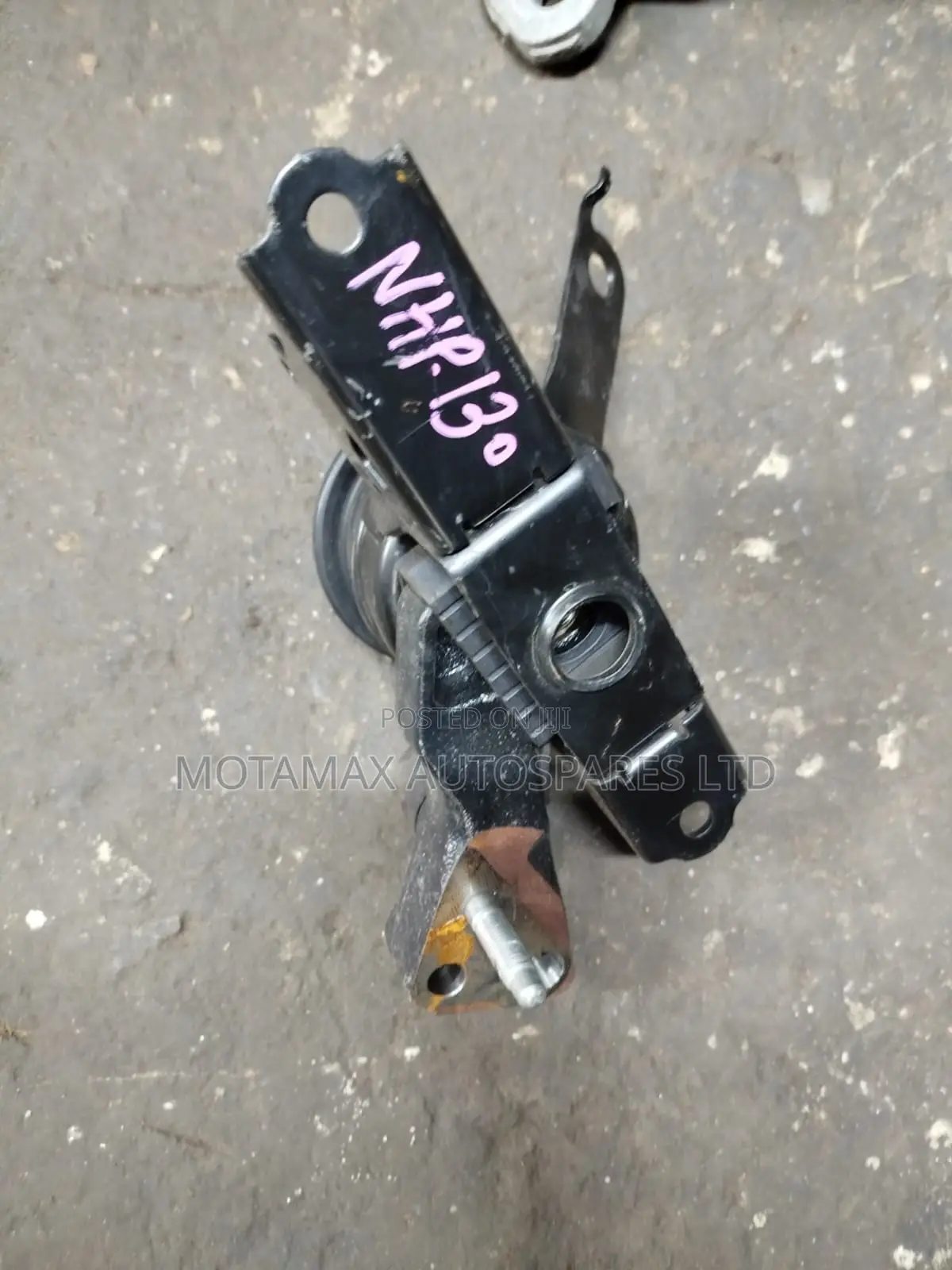 Toyota Vitz NHP130 Engine Mounting
