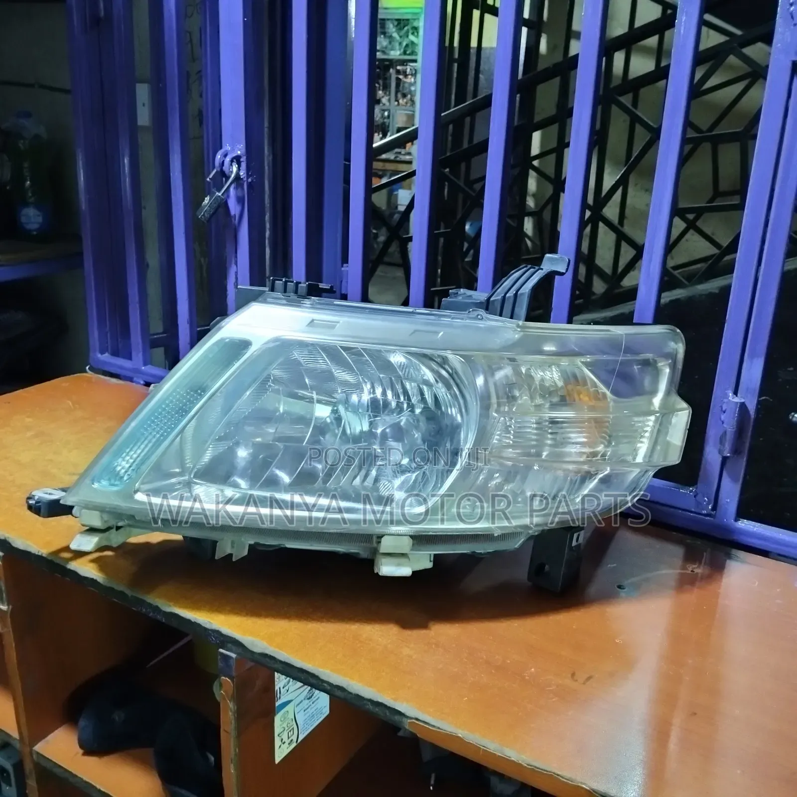 Nissan Serena Fc25/2005/2006 Xenon Shiny Ex Japan Headlamp