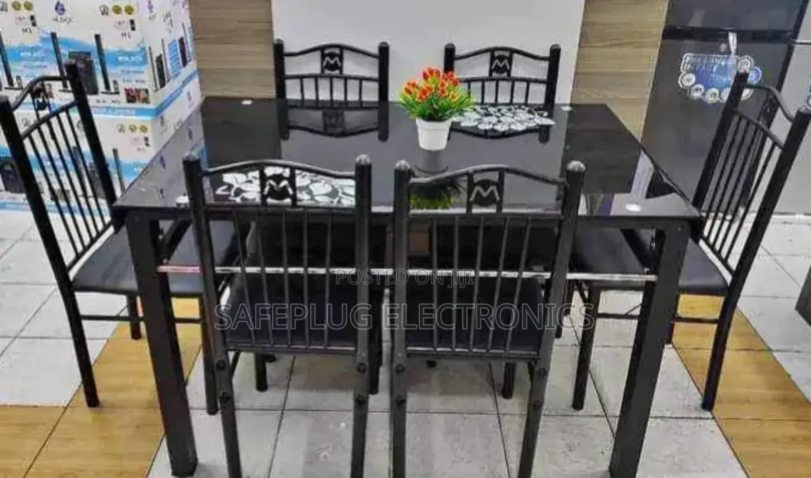 Executive 6 Sitter Glass Dinning Table With Leather Seat