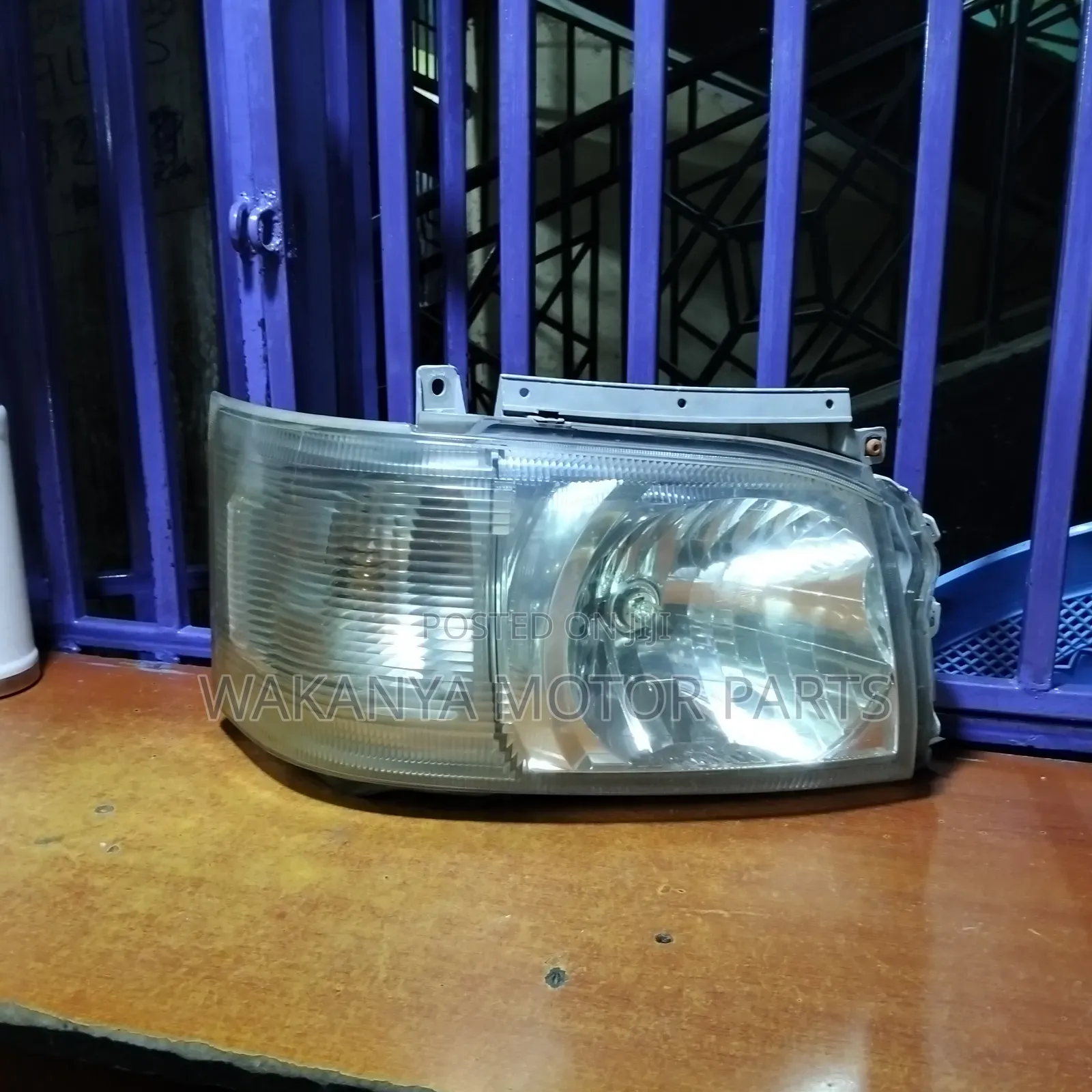 Toyota Hiace 7L Headlamp NON ZENON, Ex Japan