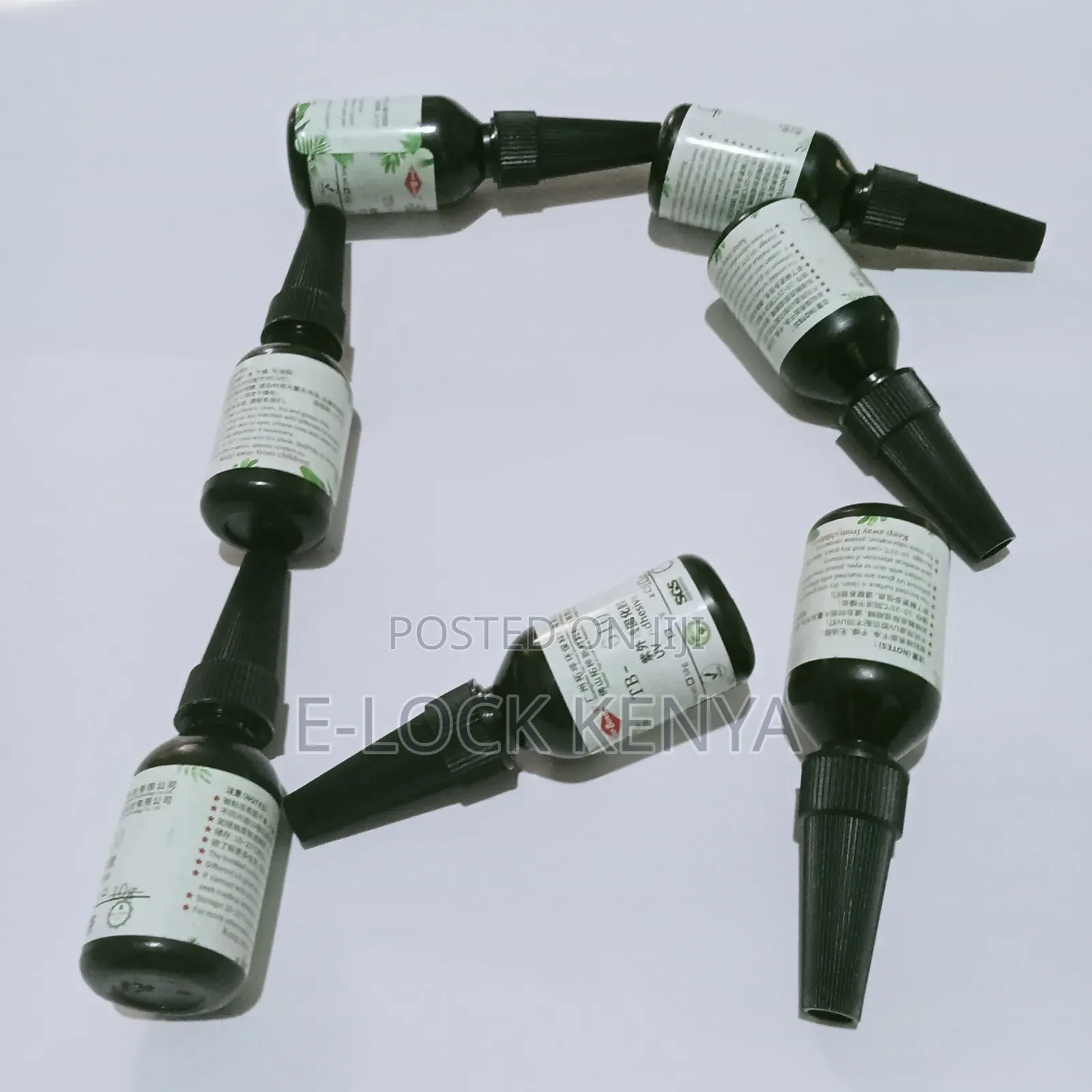 Timesaving Bonding Glue for Windscreen Cracks