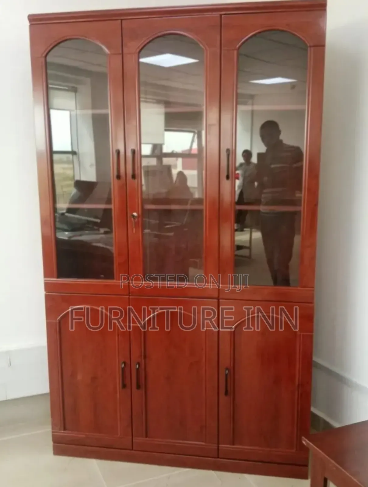 Sleeky Mahogany 3 Door Bookshelf