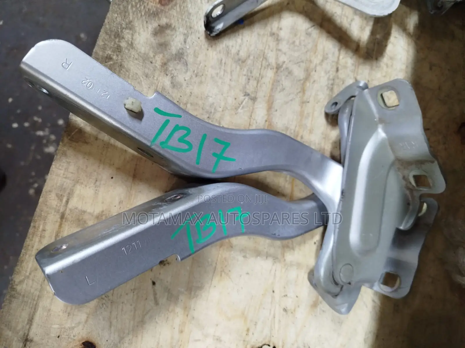 Nissan Sylphy TB17 Bonnet Hinges