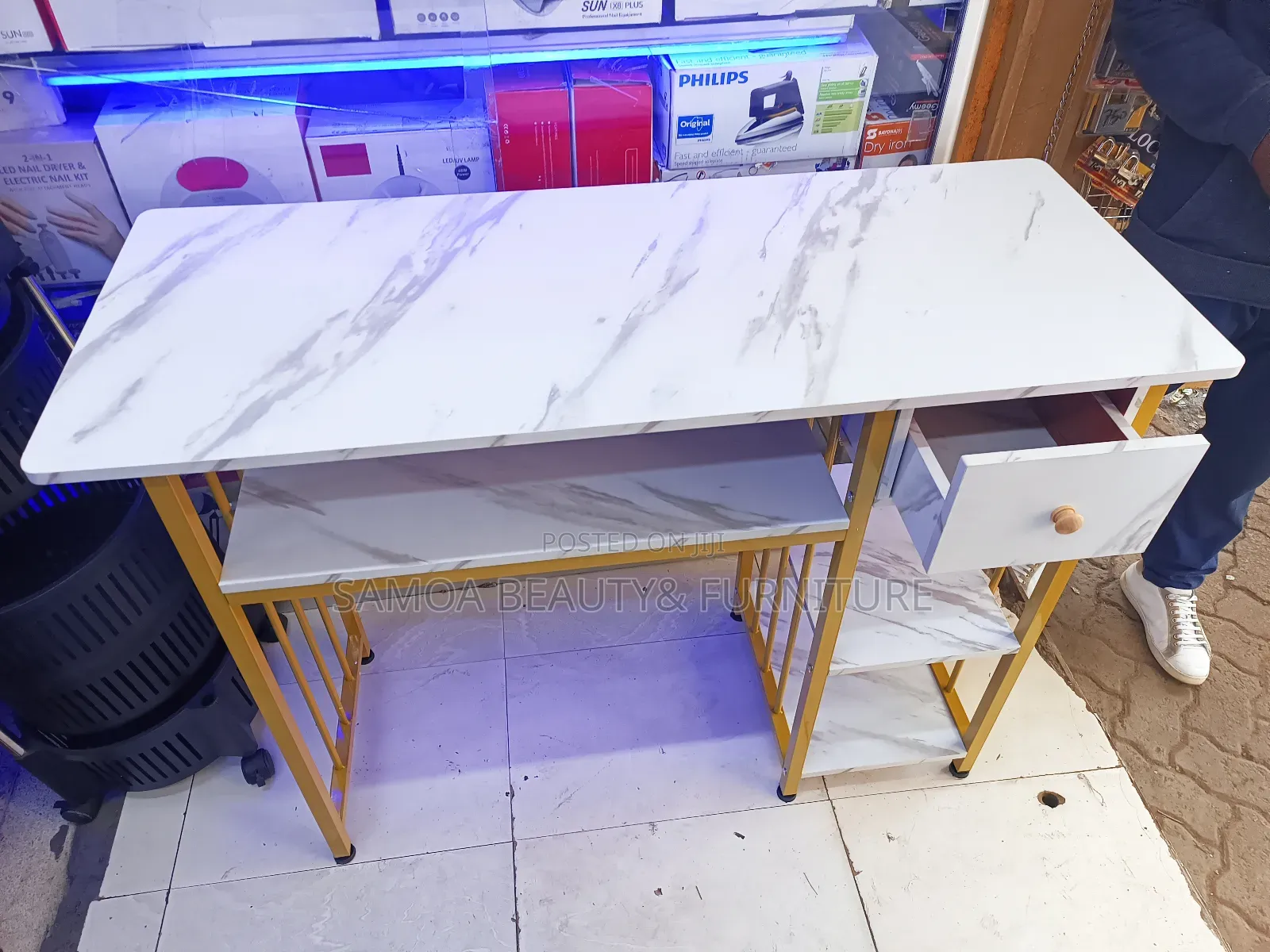 Nail Table