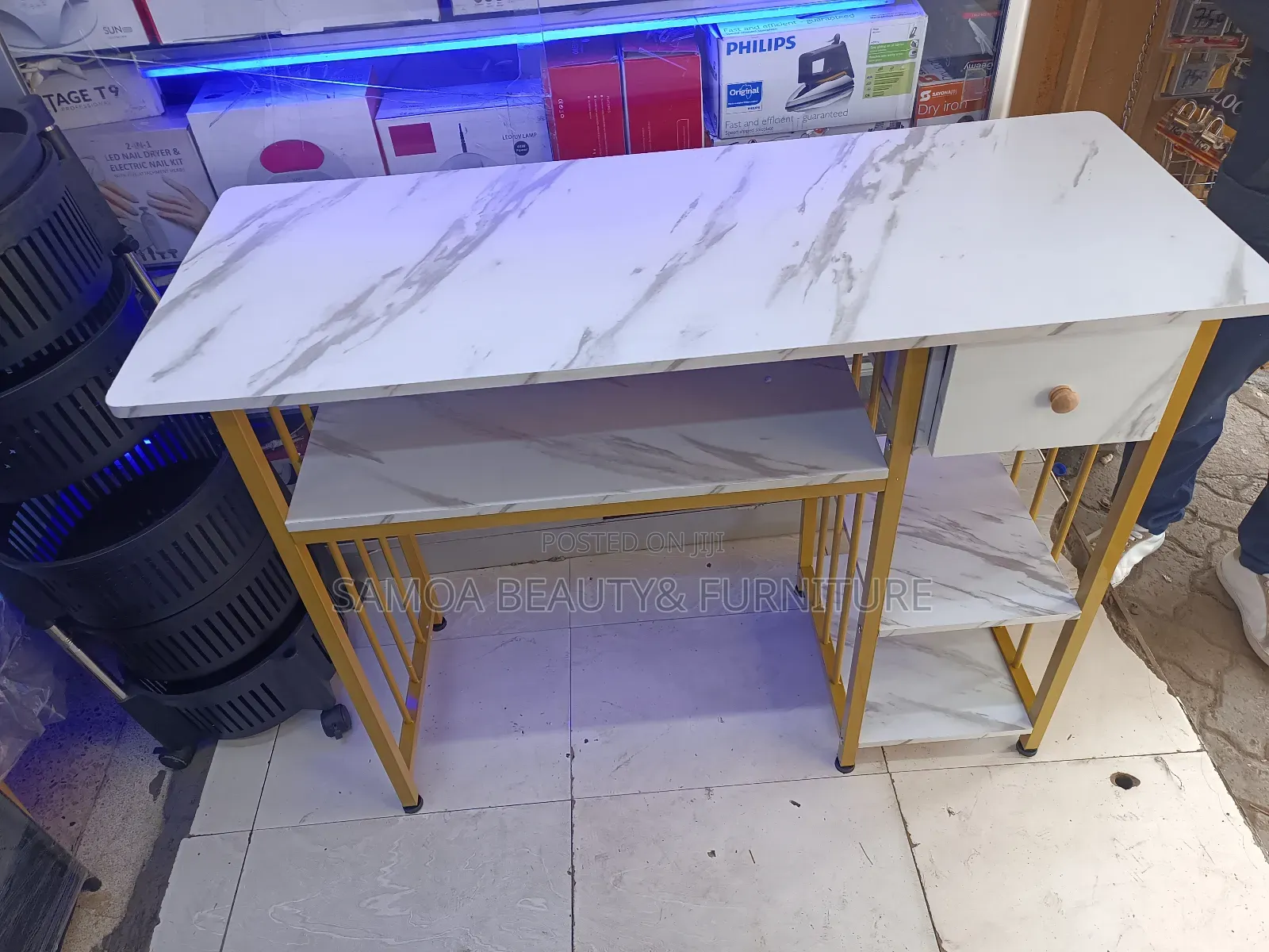 Nail Table