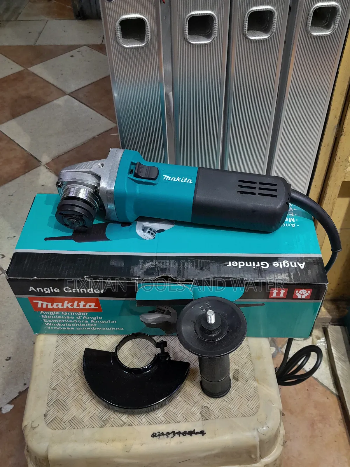 Makita Angle Grinder 840 Watts 240V With Free Disc 1 Year Warranty