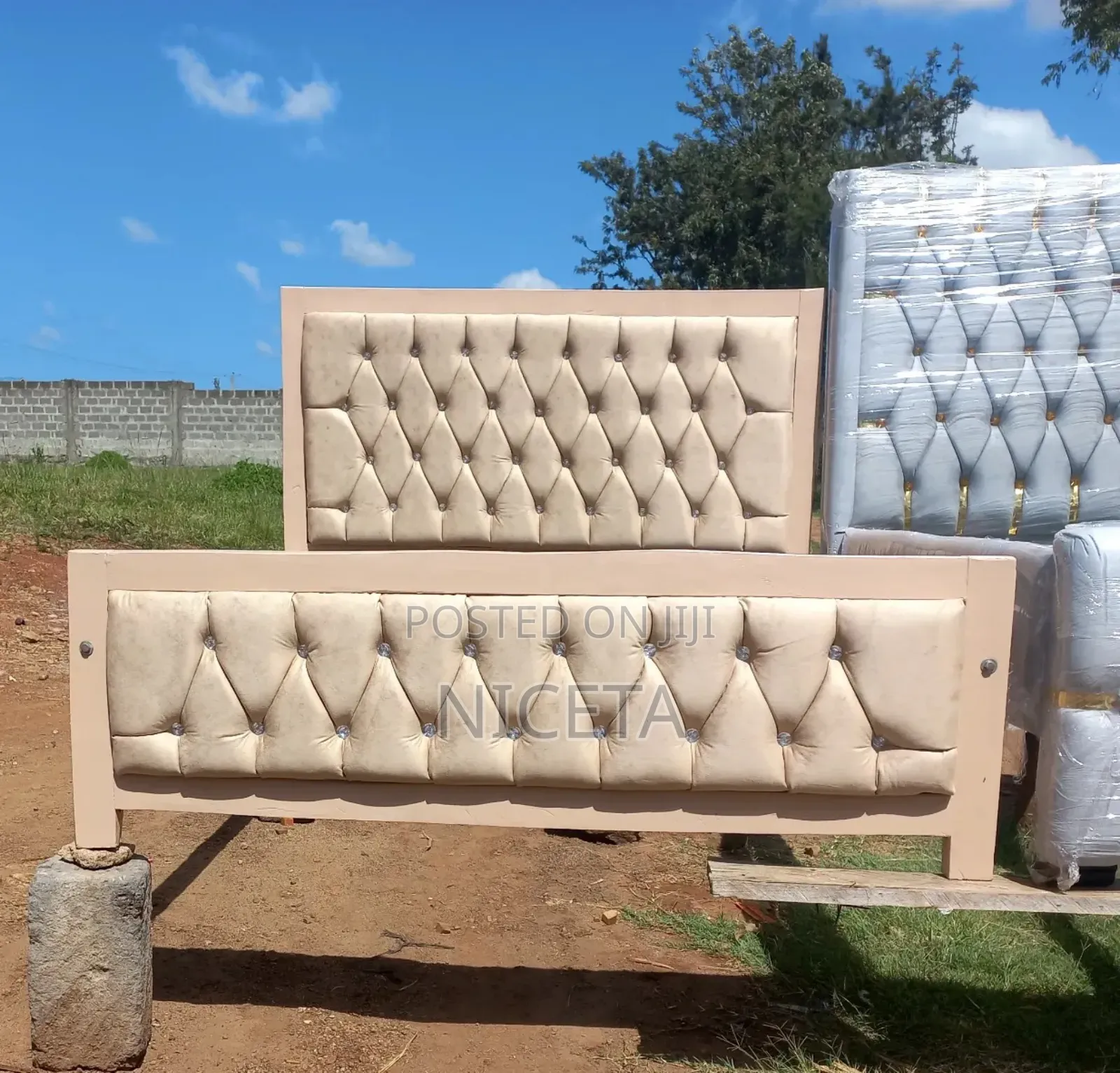 Hardwood Mocket Bed