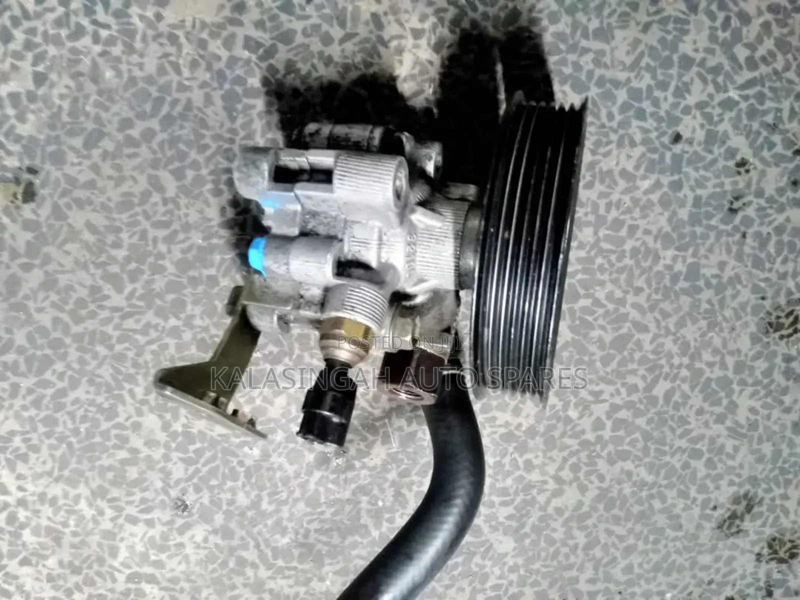 Izz Power Steering  Pump