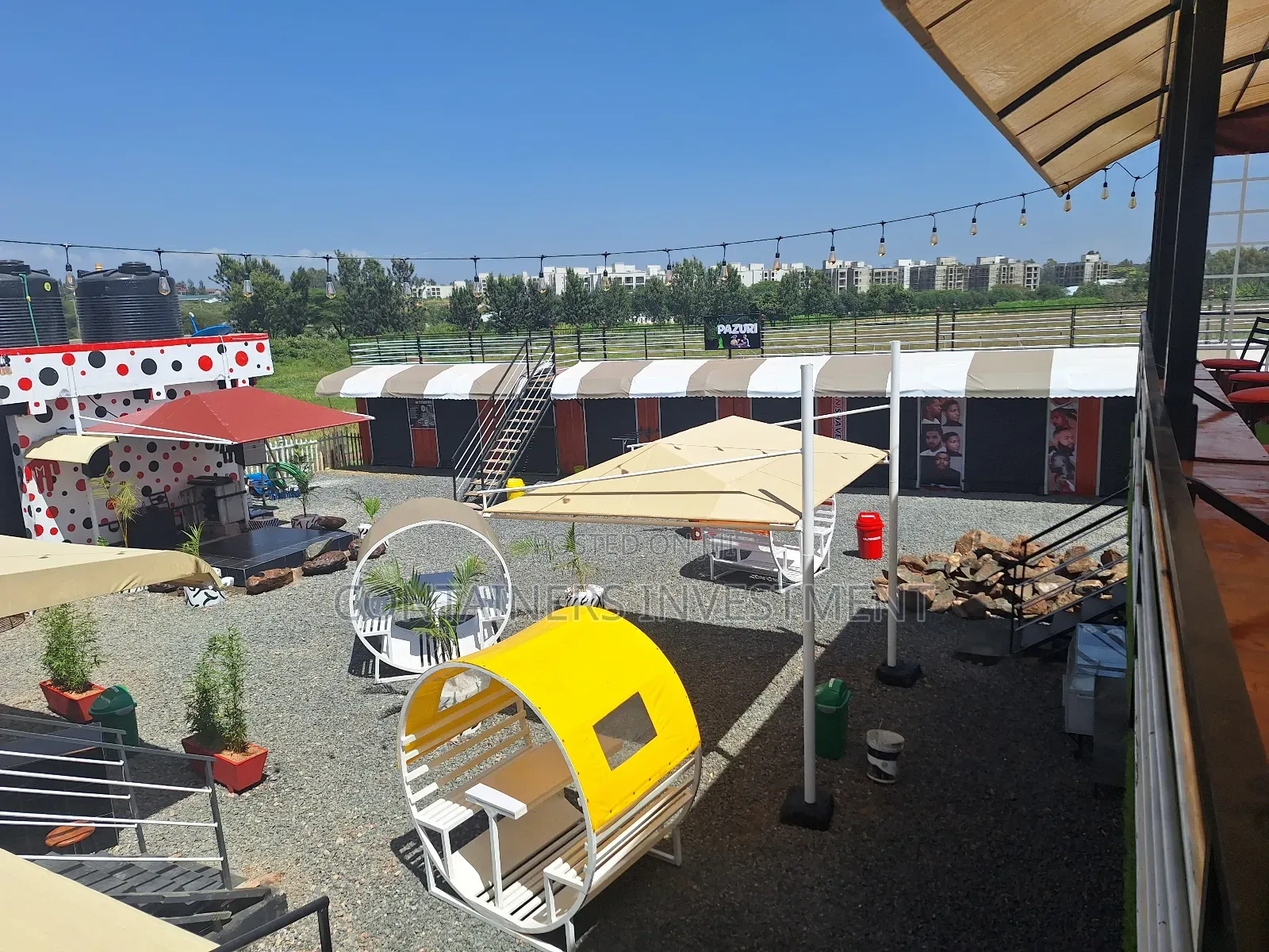 40ft Containers 4 Units Into A Container Shopping Centre.
